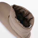 リサイクルダウンを使ったダウンルームブーツ