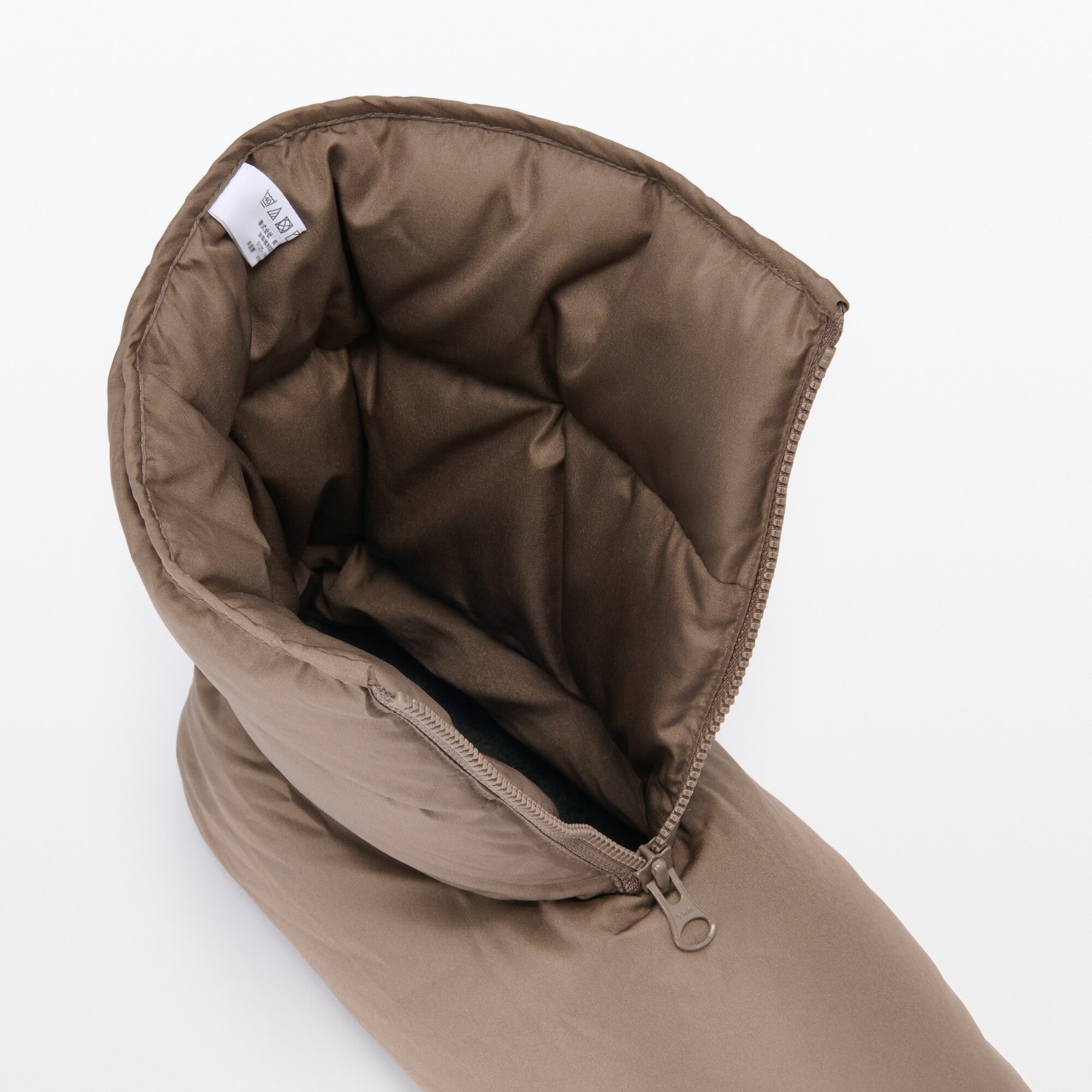 リサイクルダウンを使ったダウンルームブーツ