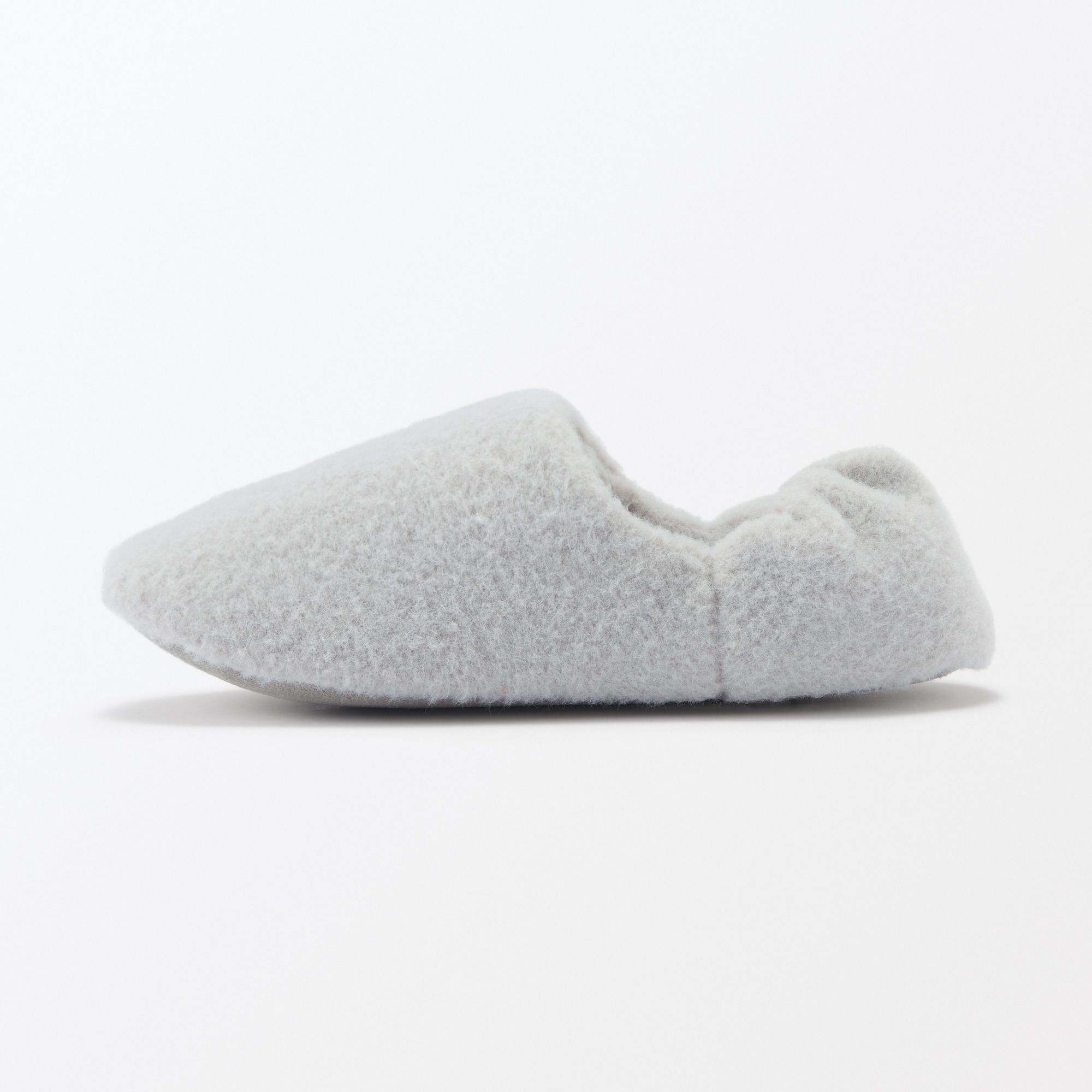 あたたかファイバーかかとにフィットするルームシューズ