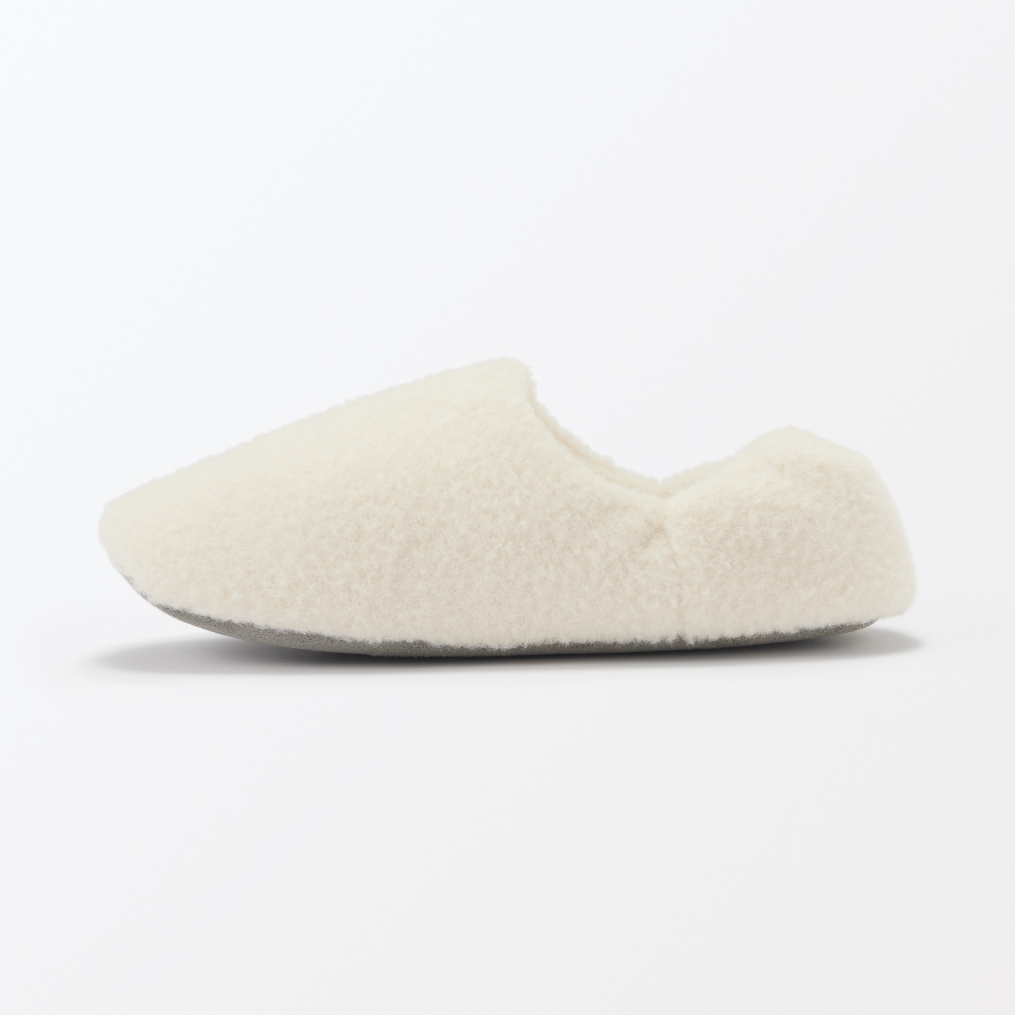 あたたかファイバーかかとにフィットするルームシューズ