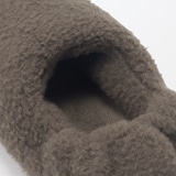 あたたかファイバーかかとにフィットするルームシューズ