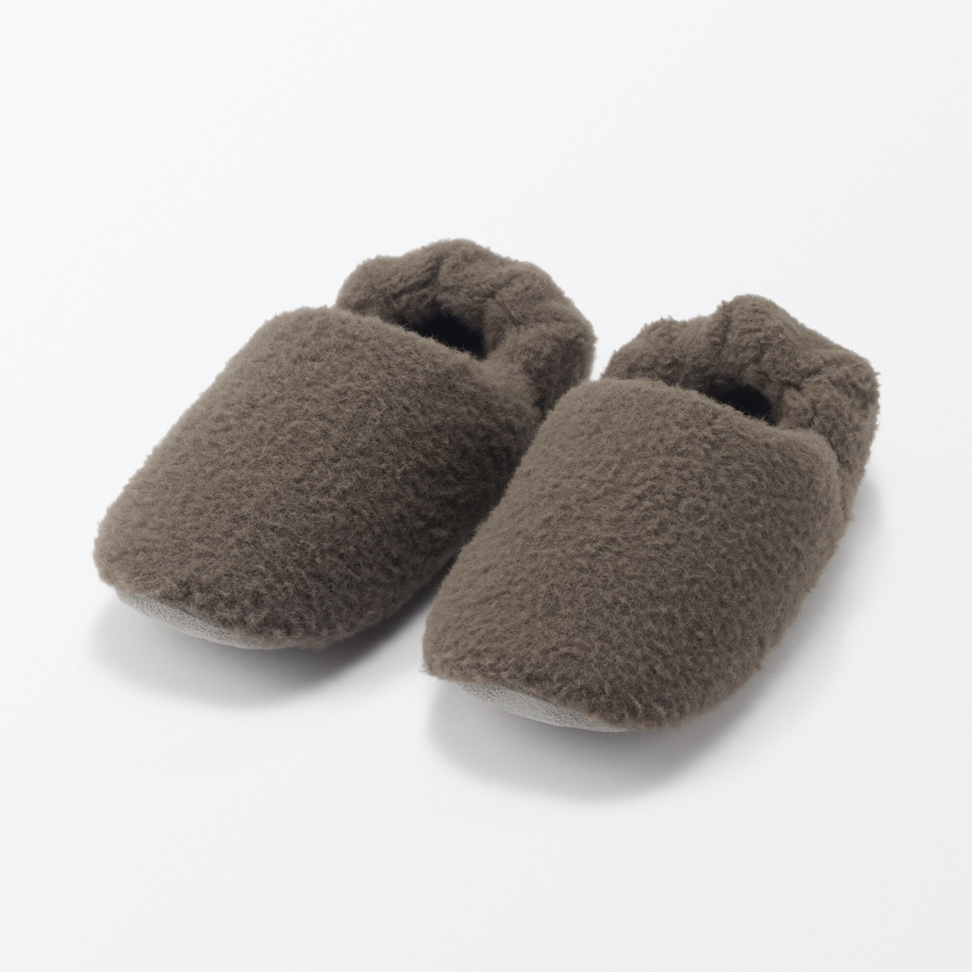 あたたかファイバーかかとにフィットするルームシューズ