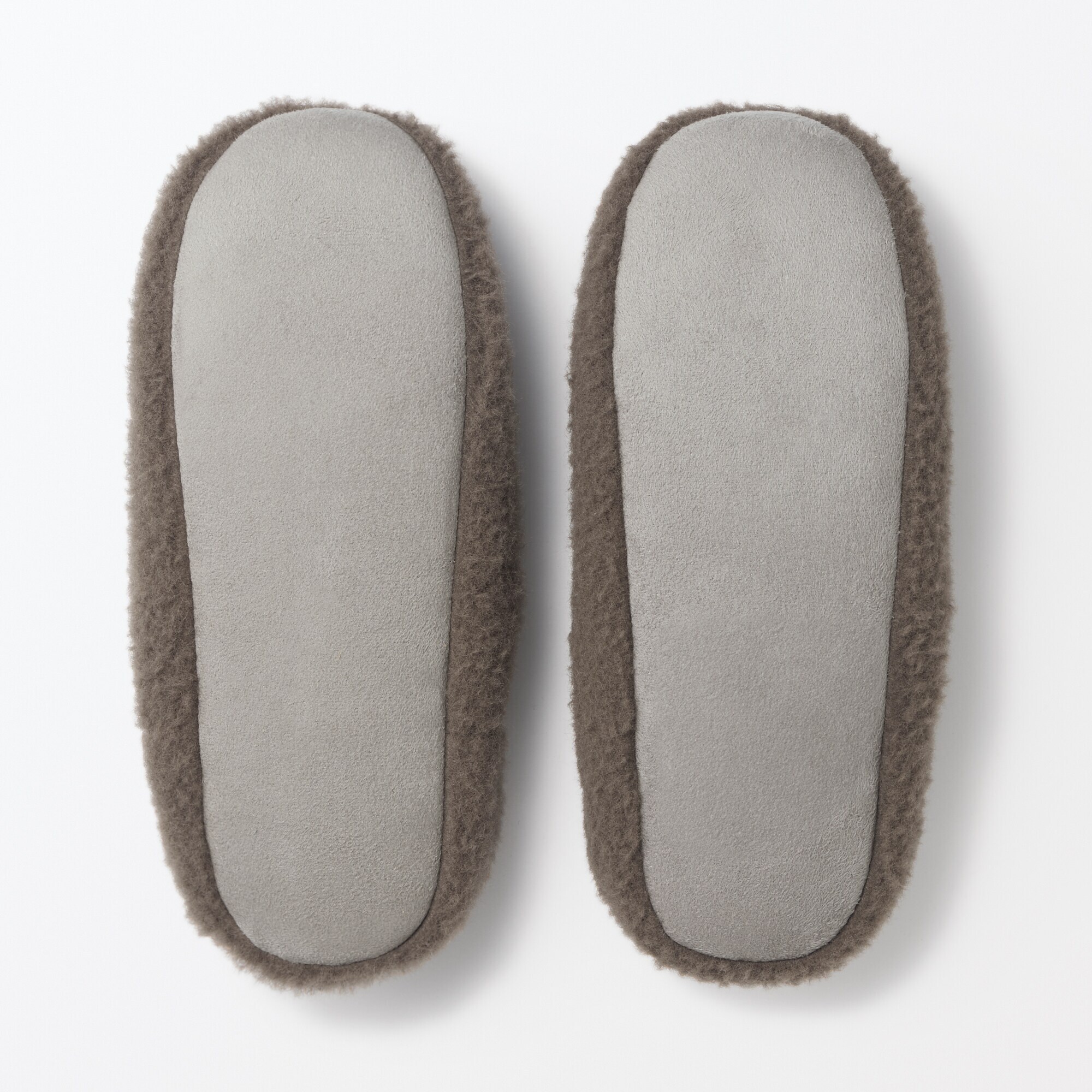 あたたかファイバーかかとにフィットするルームシューズ