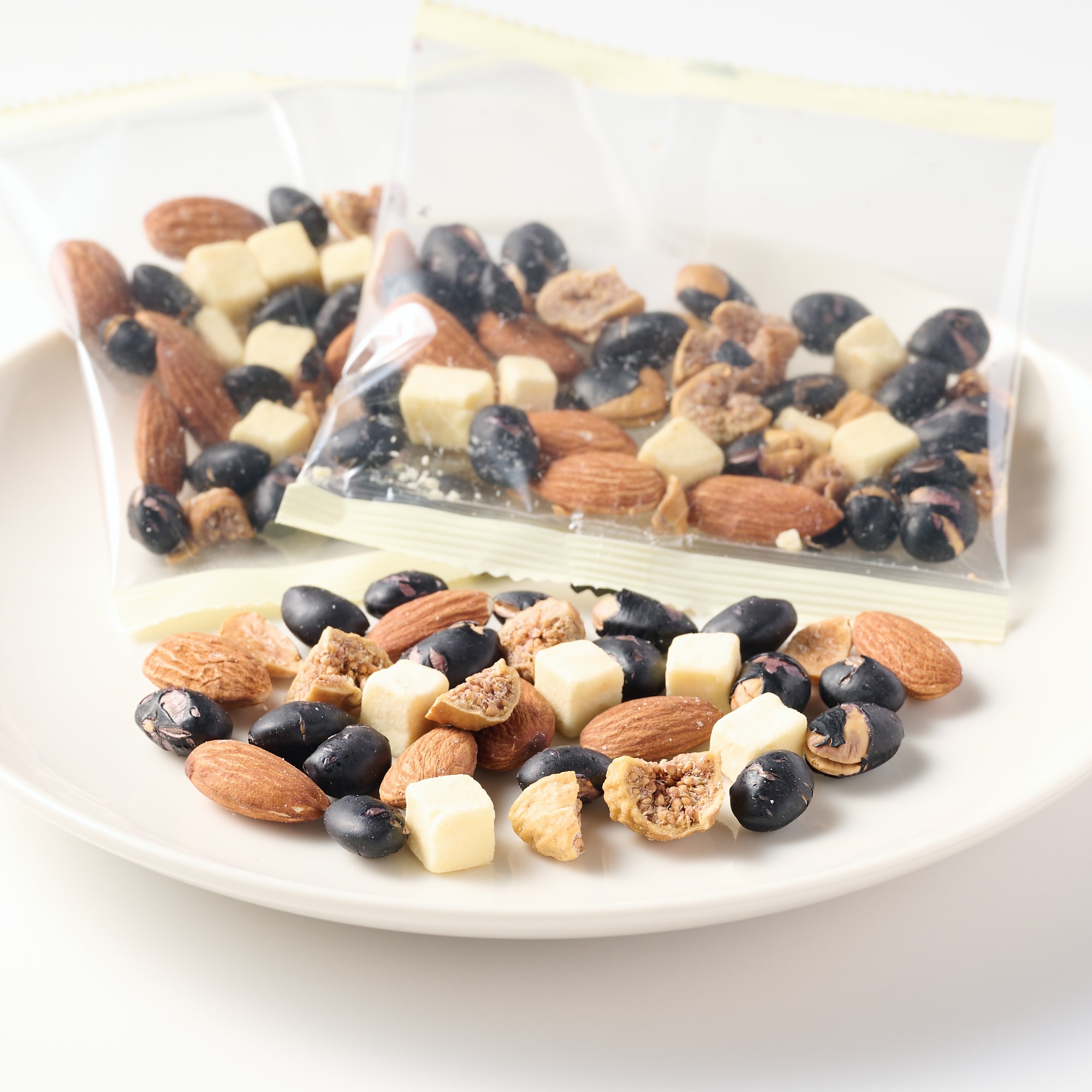 素材の栄養おやつ　たんぱく質　黒豆＆チーズ