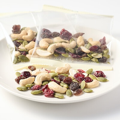 素材の栄養おやつ　鉄分　カシューナッツ＆レーズン　１４０ｇ（２０ｇ×７袋）