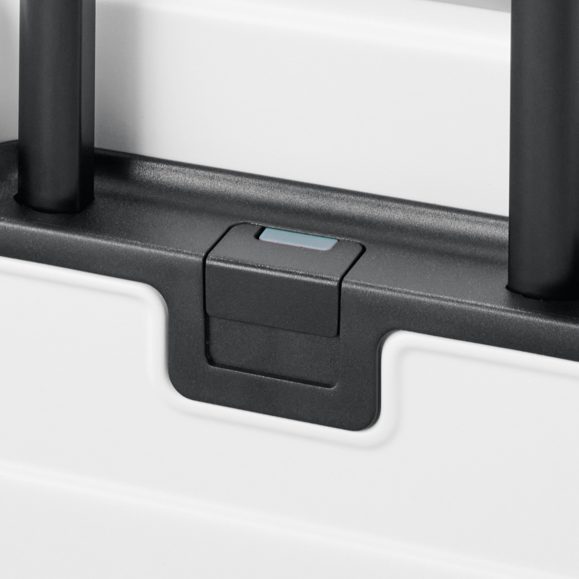 バーを自由に調節できる　ハードキャリーケース（３６Ｌ）