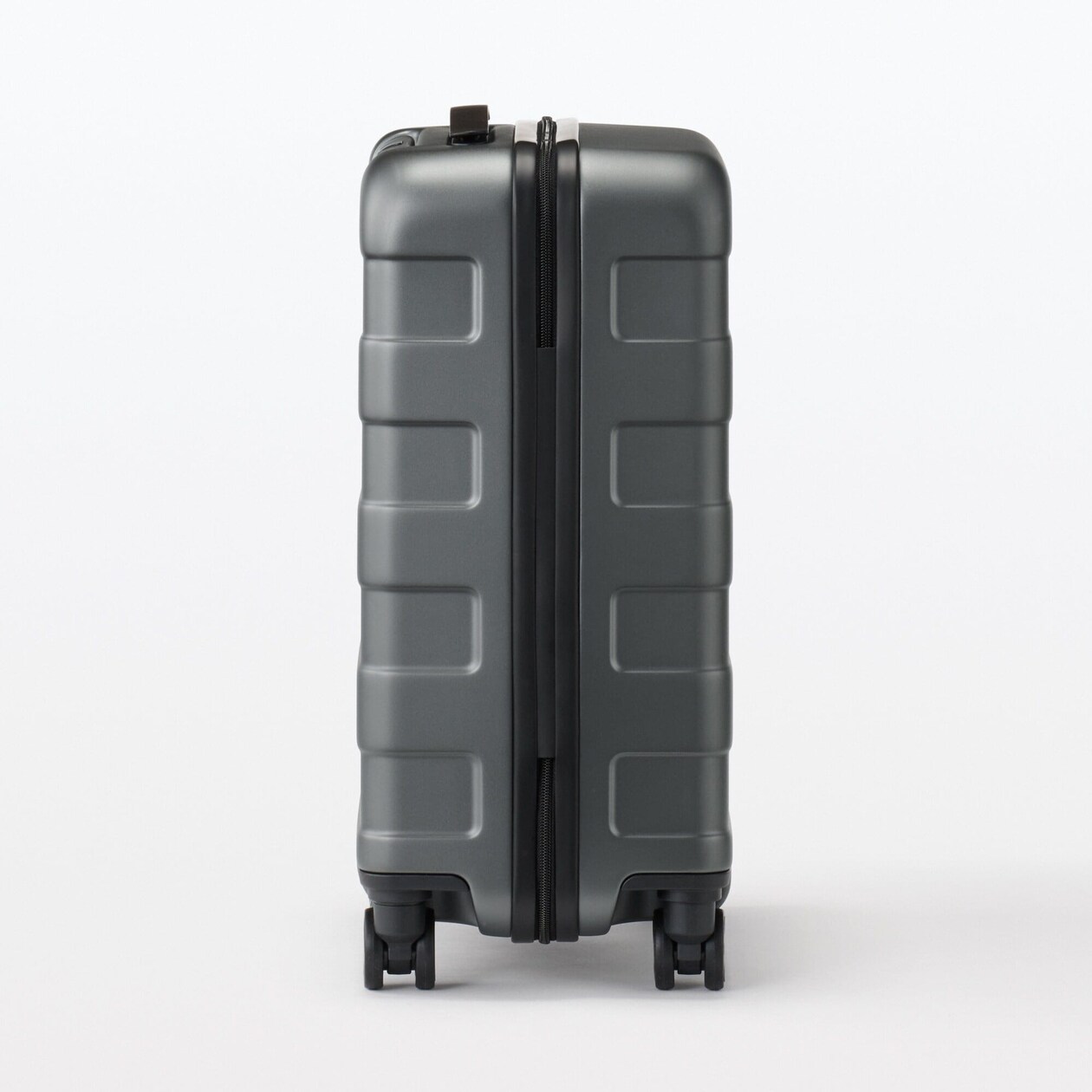 バーを自由に調節できる　ハードキャリーケース（３６Ｌ）
