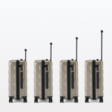 バーを自由に調節できる　ハードキャリーケース（３６Ｌ）