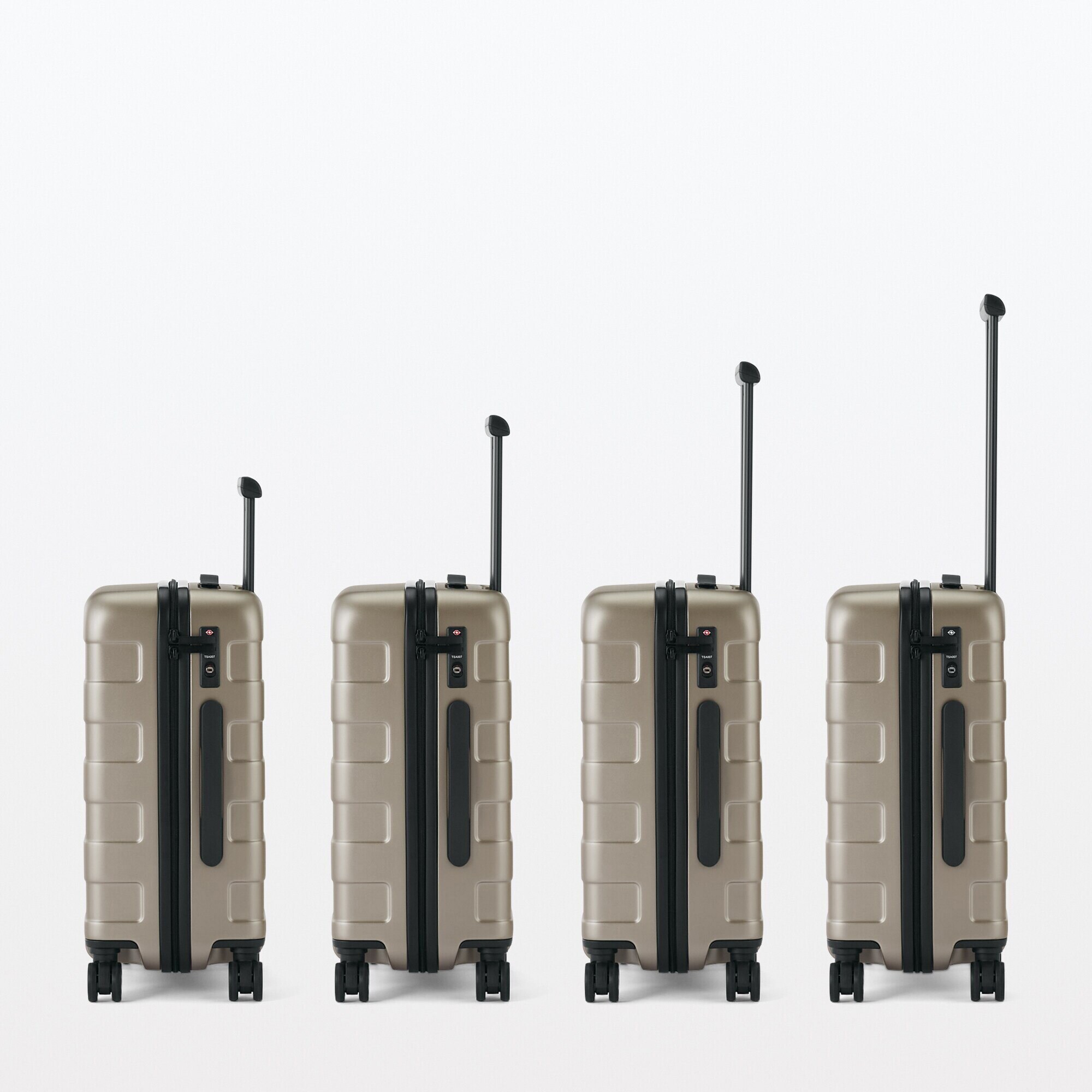 バーを自由に調節できる　ハードキャリーケース（３６Ｌ）