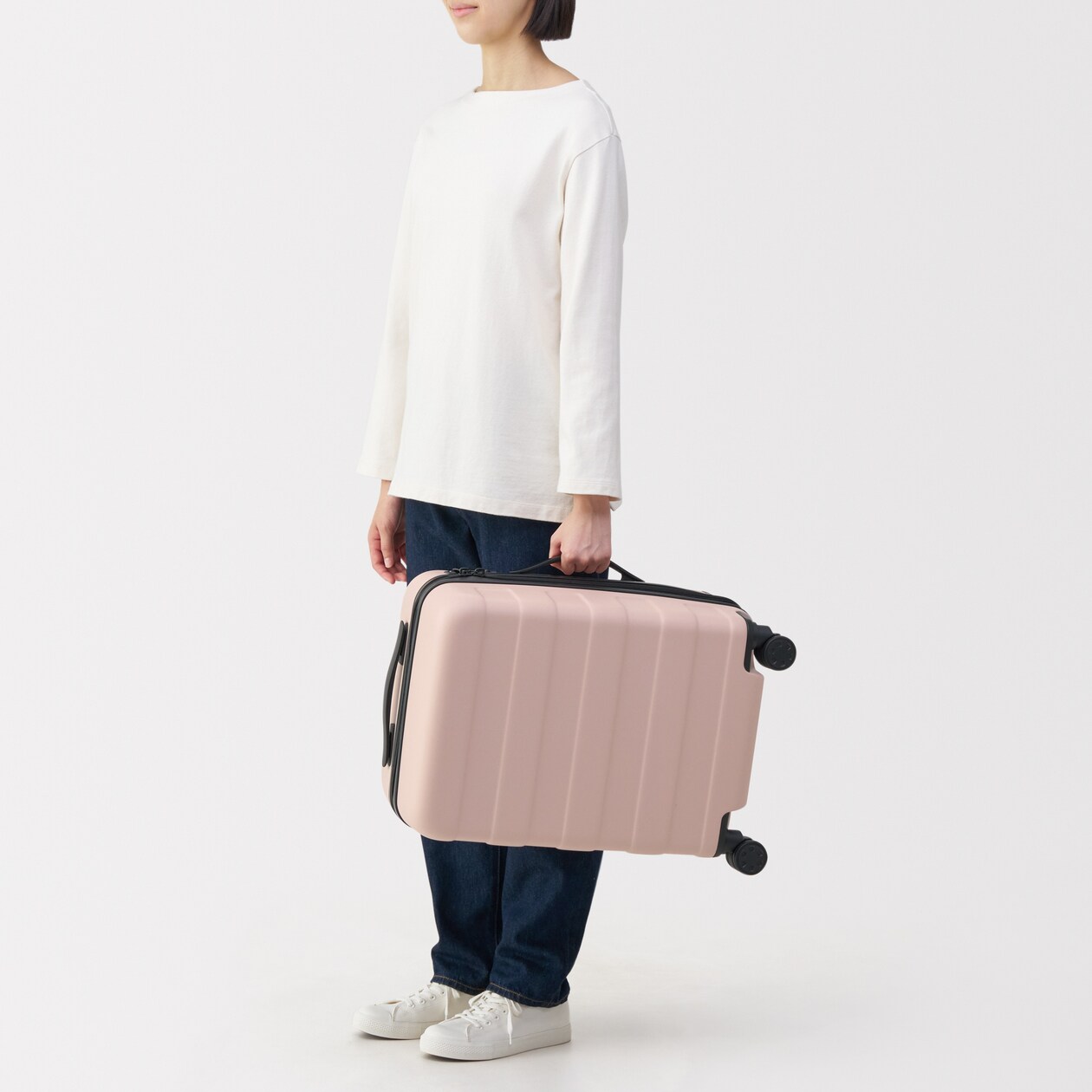 バーを自由に調節できる　ハードキャリーケース（３６Ｌ）