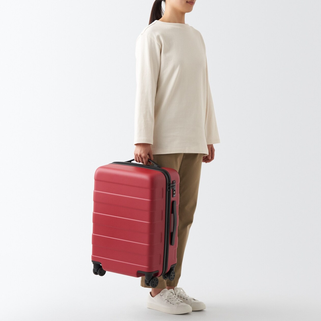 バーを自由に調節できる　ハードキャリーケース（３６Ｌ）