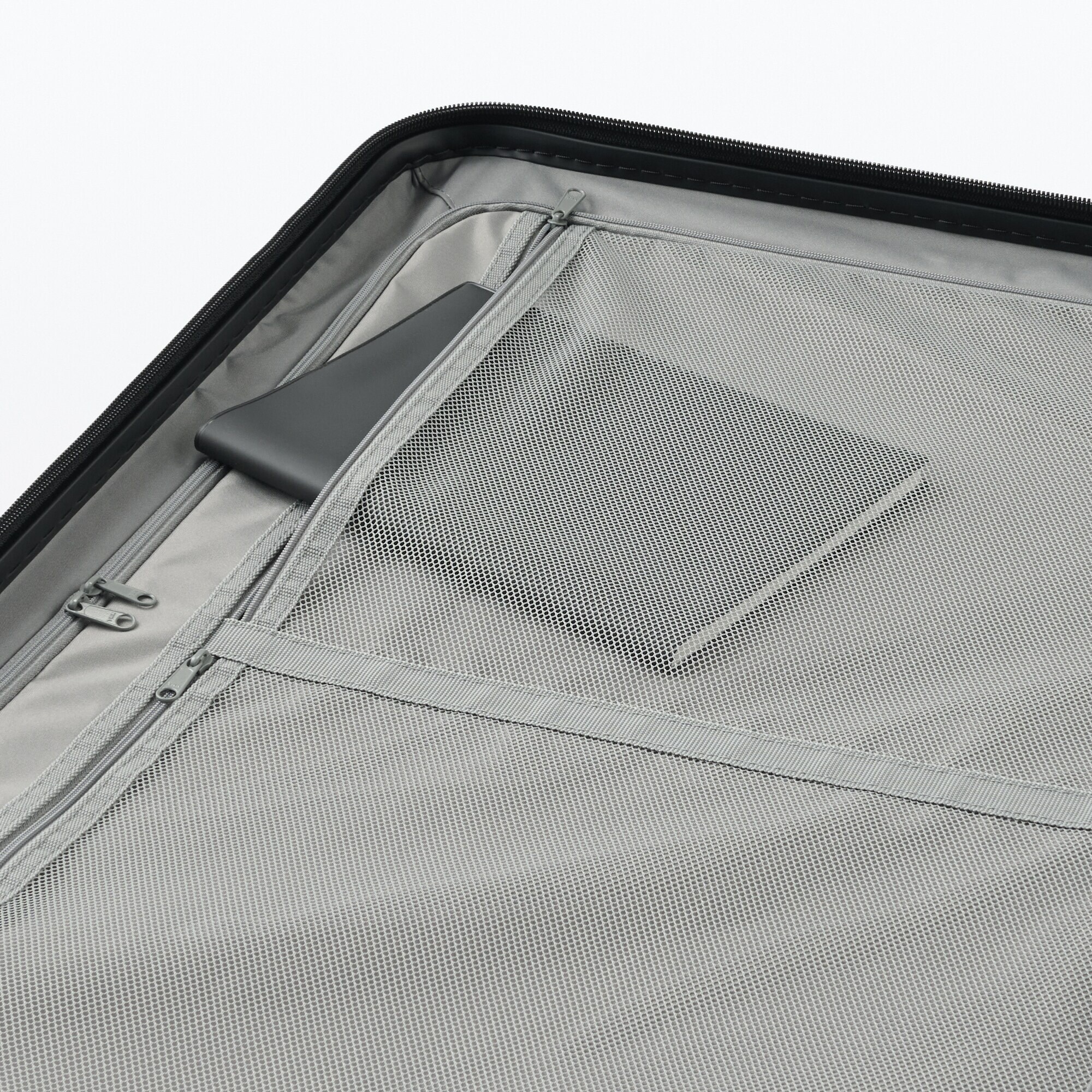 バーを自由に調節できる　ハードキャリーケース（７５Ｌ）