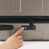 バーを自由に調節できる　ハードキャリーケース（７５Ｌ）