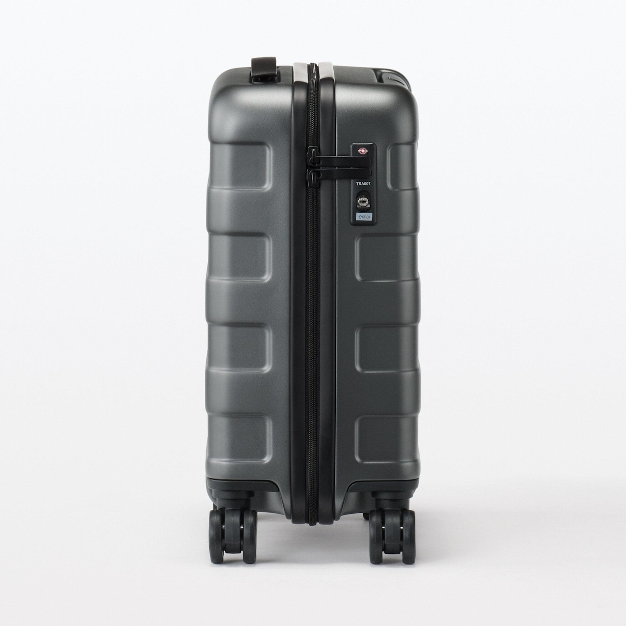 バーを自由に調節できる　ハードキャリーケース（２０Ｌ）