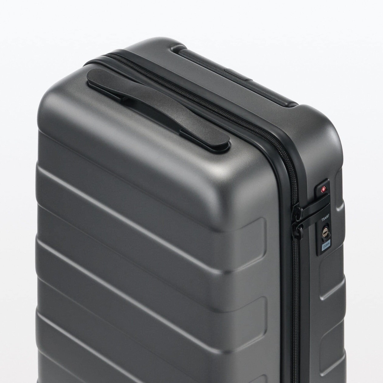 バーを自由に調節できる　ハードキャリーケース（２０Ｌ）