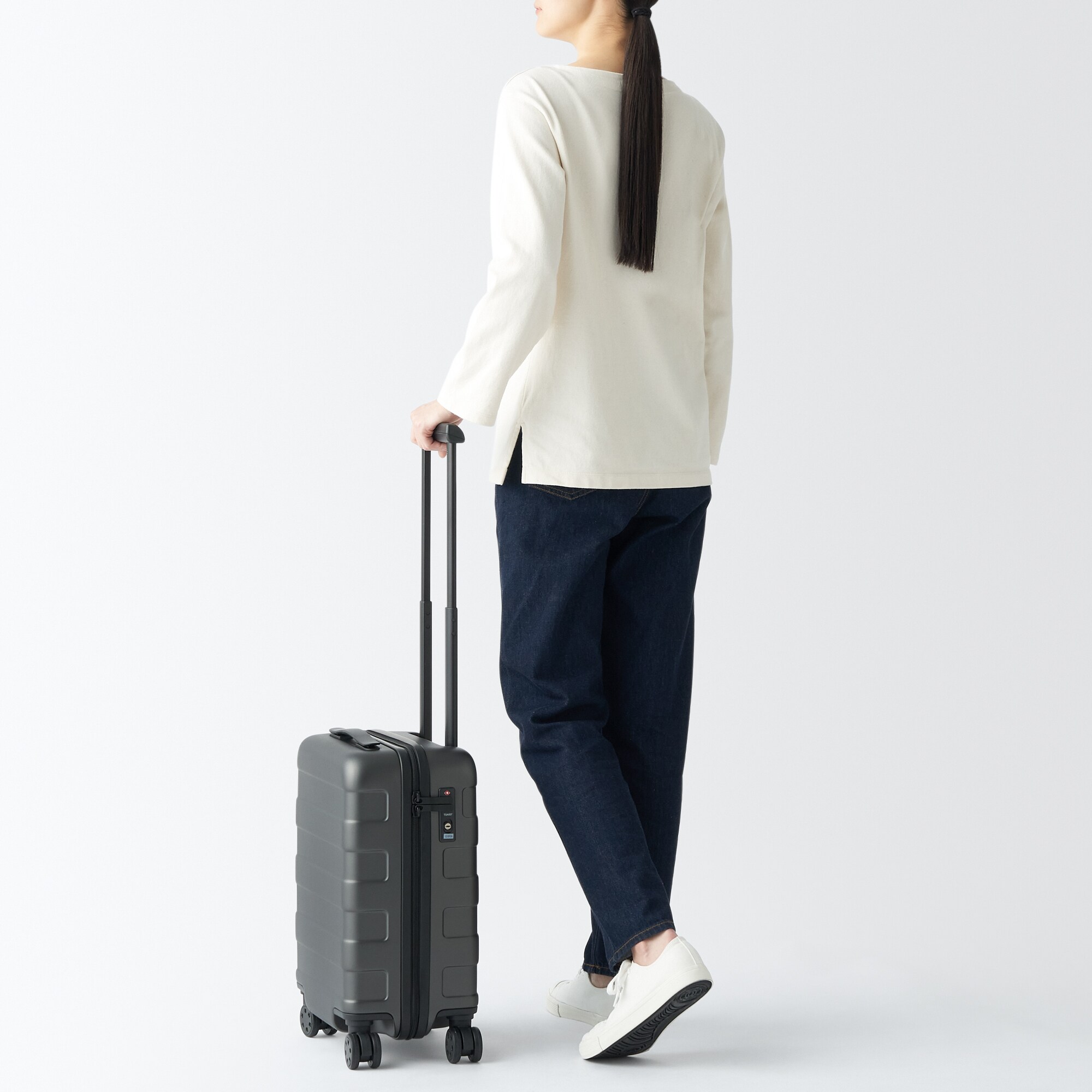 無印良品　バーを自由に調節できるハードキャリーケース　20L ベージュ バーを自由に調節できる ハードキャリーケース（20L） | 無印良品