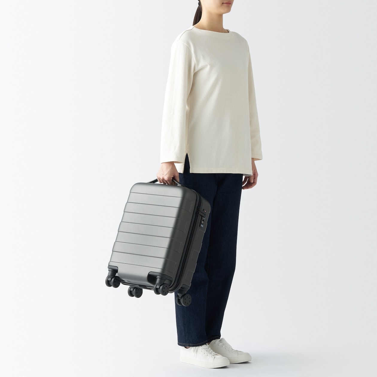 バーを自由に調節できる　ハードキャリーケース（２０Ｌ）