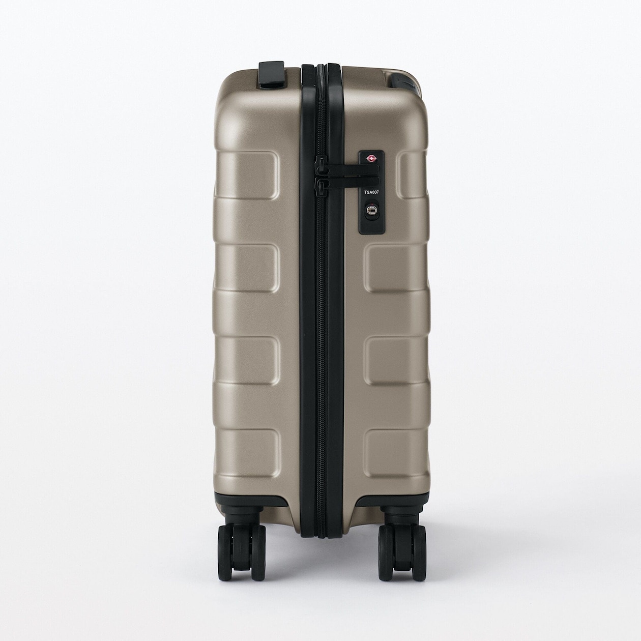 バーを自由に調節できる　ハードキャリーケース（２０Ｌ）