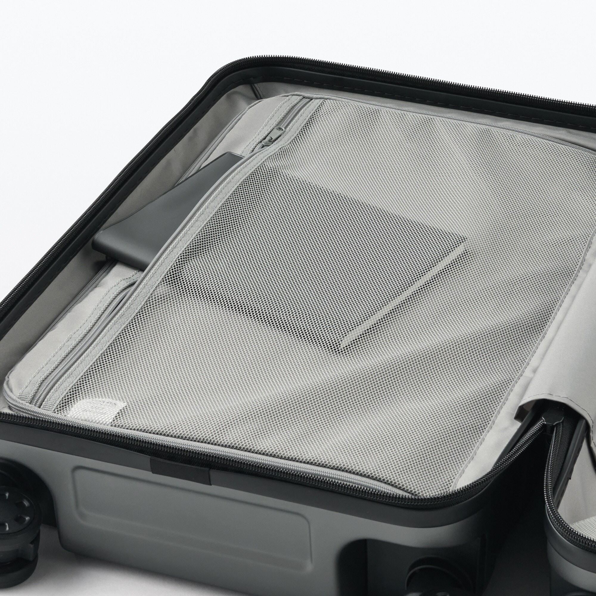 バーを自由に調節できる　ハードキャリーケース（３６Ｌ）