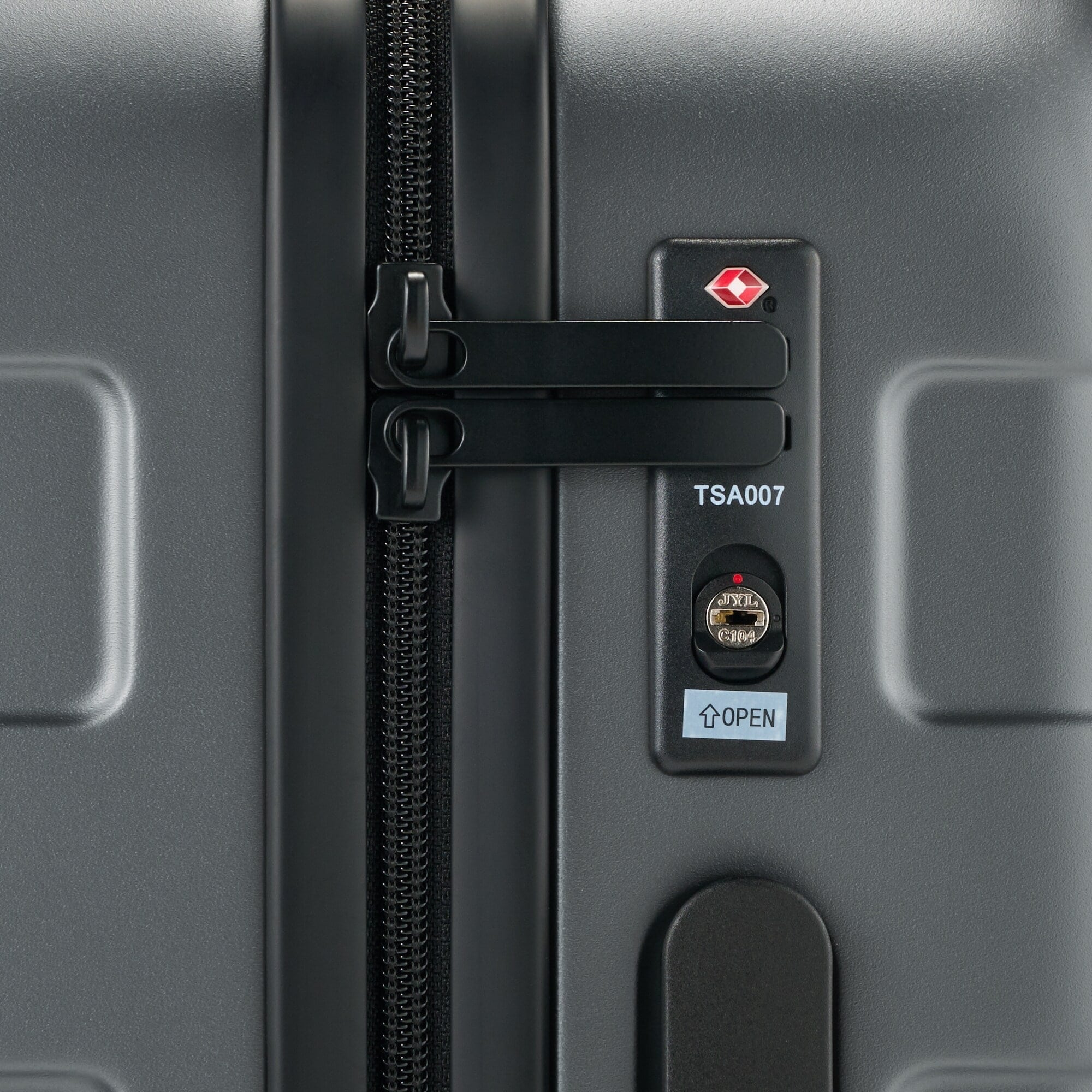 バーを自由に調節できる　ハードキャリーケース（３６Ｌ）