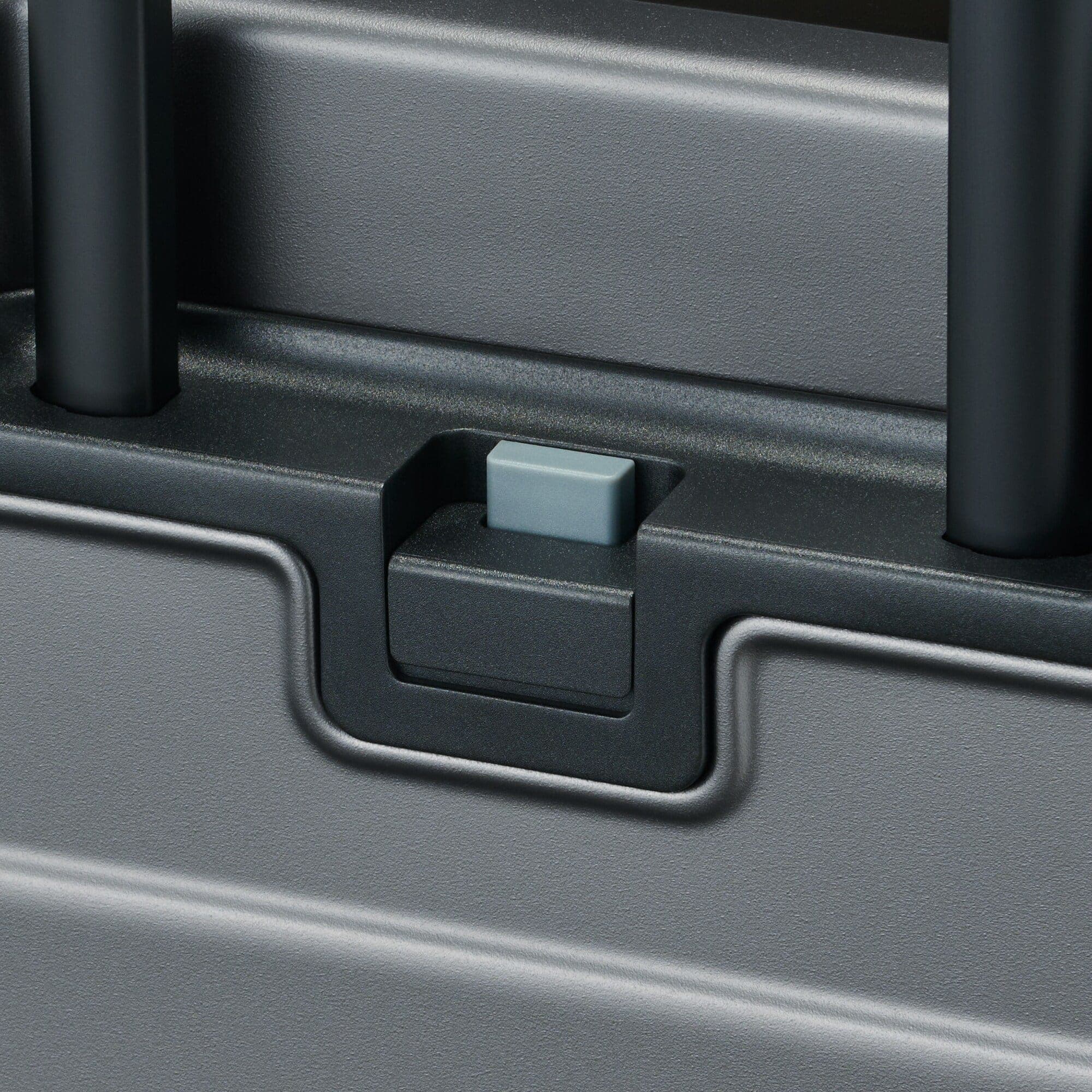 バーを自由に調節できる　ハードキャリーケース（３６Ｌ）