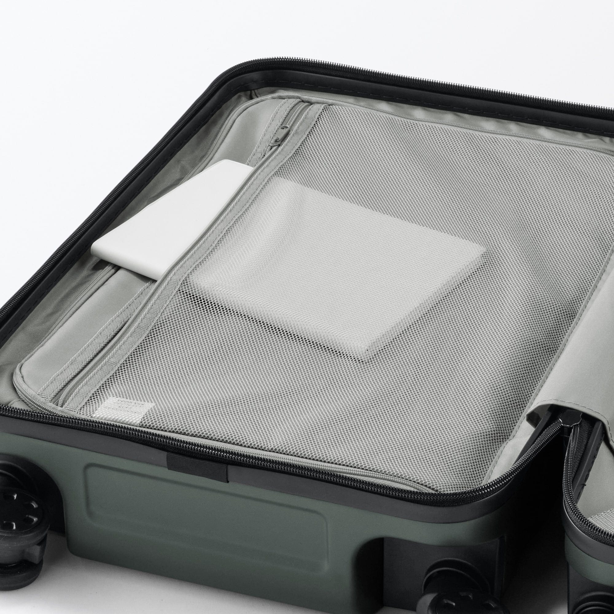 バーを自由に調節できる　ハードキャリーケース（３６Ｌ）