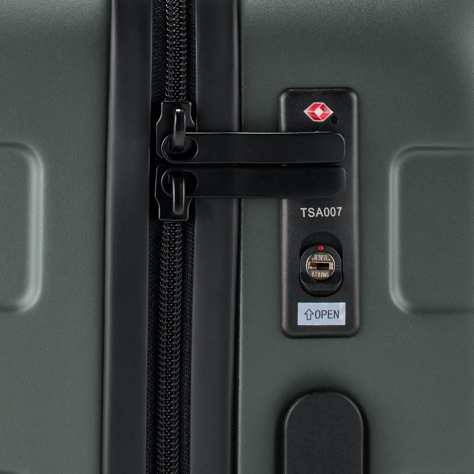 バーを自由に調節できる　ハードキャリーケース（３６Ｌ）