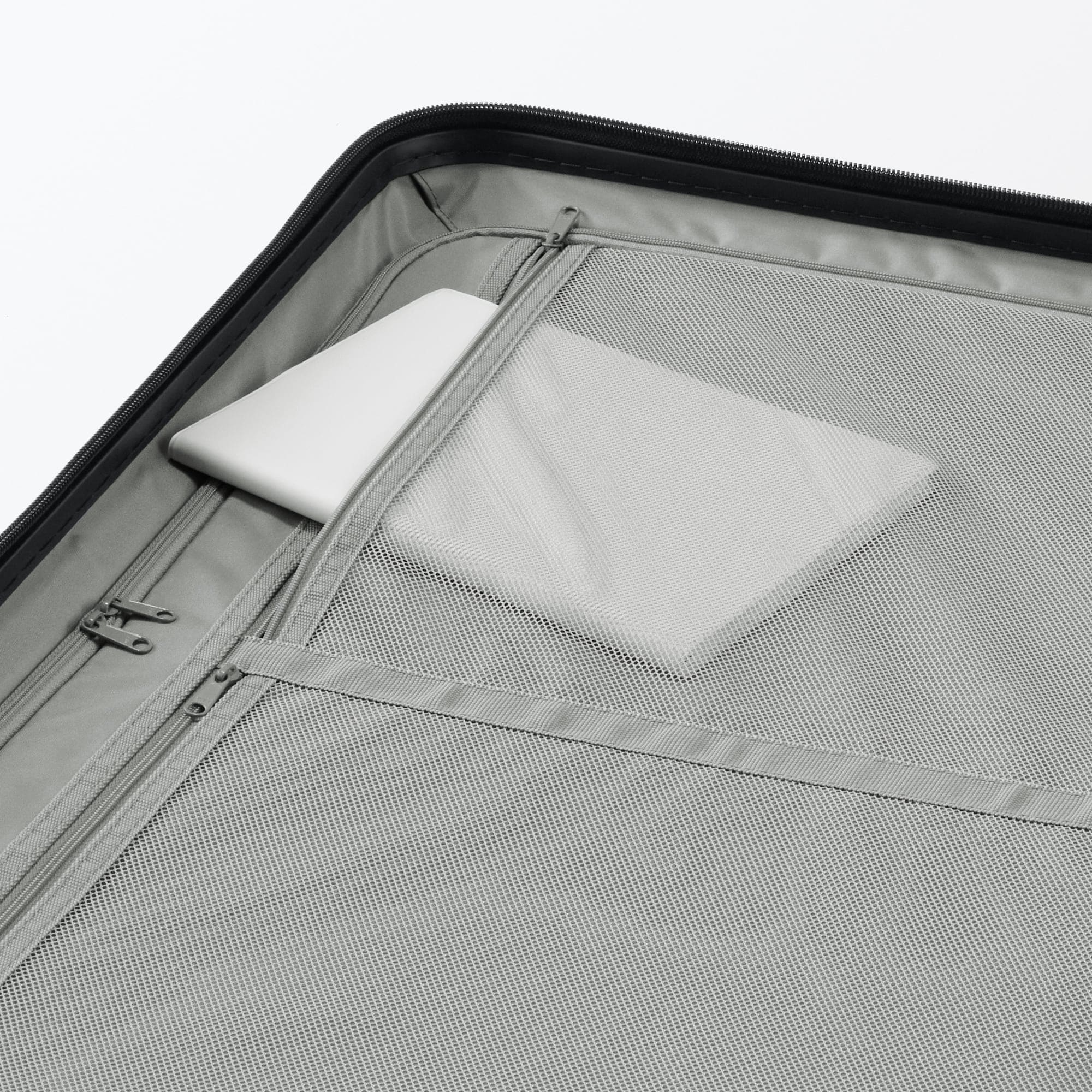 バーを自由に調節できる　ハードキャリーケース（７５Ｌ）