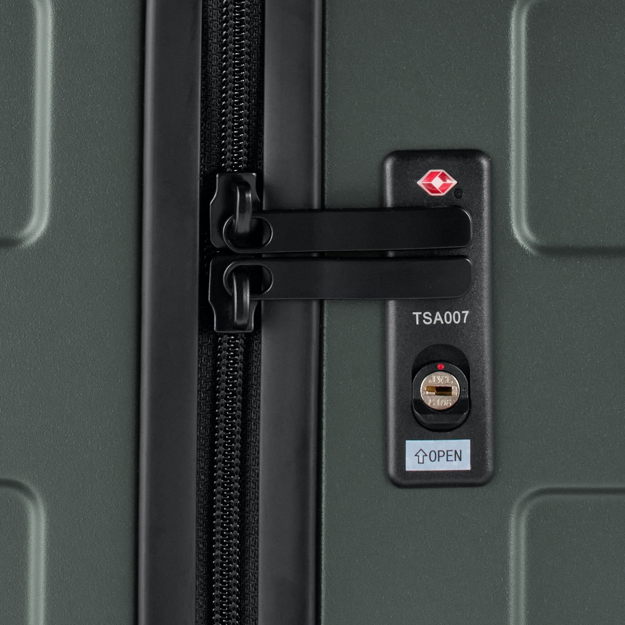 バーを自由に調節できる　ハードキャリーケース（７５Ｌ）