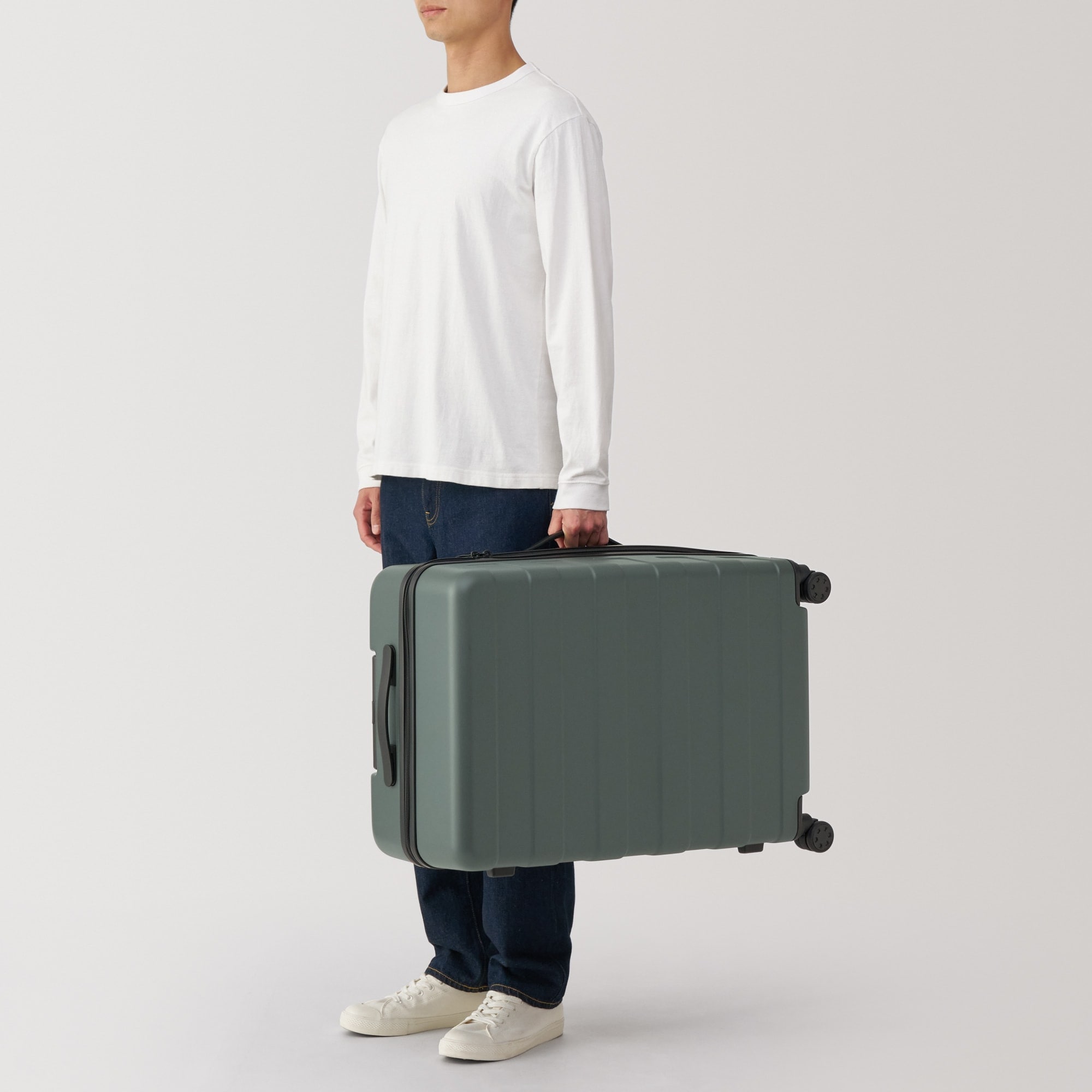 バーを自由に調節できる　ハードキャリーケース（７５Ｌ）