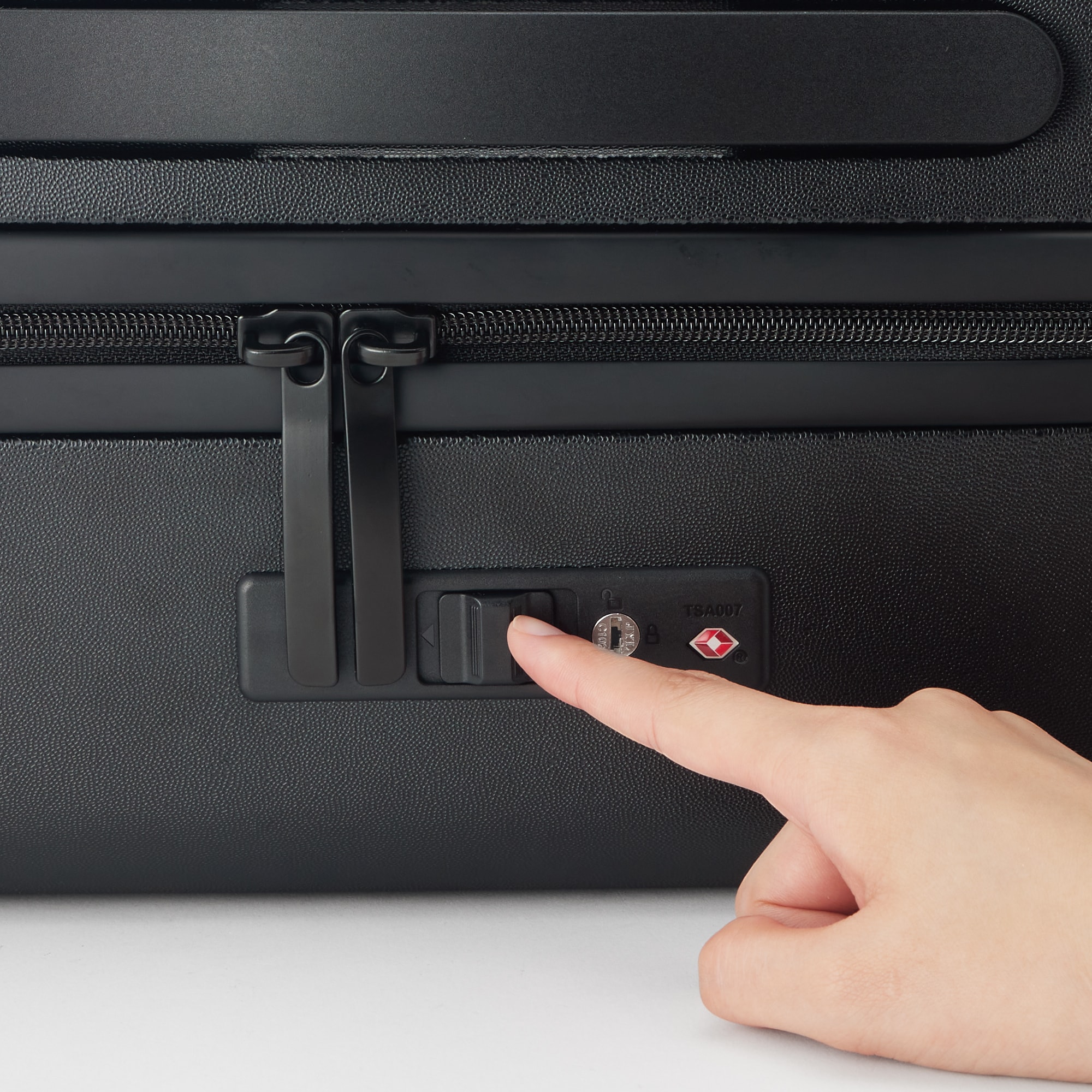 バーを自由に調節できる フロントオープンキャリーケース