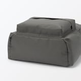 肩の負担を軽くする　撥水リュックサック