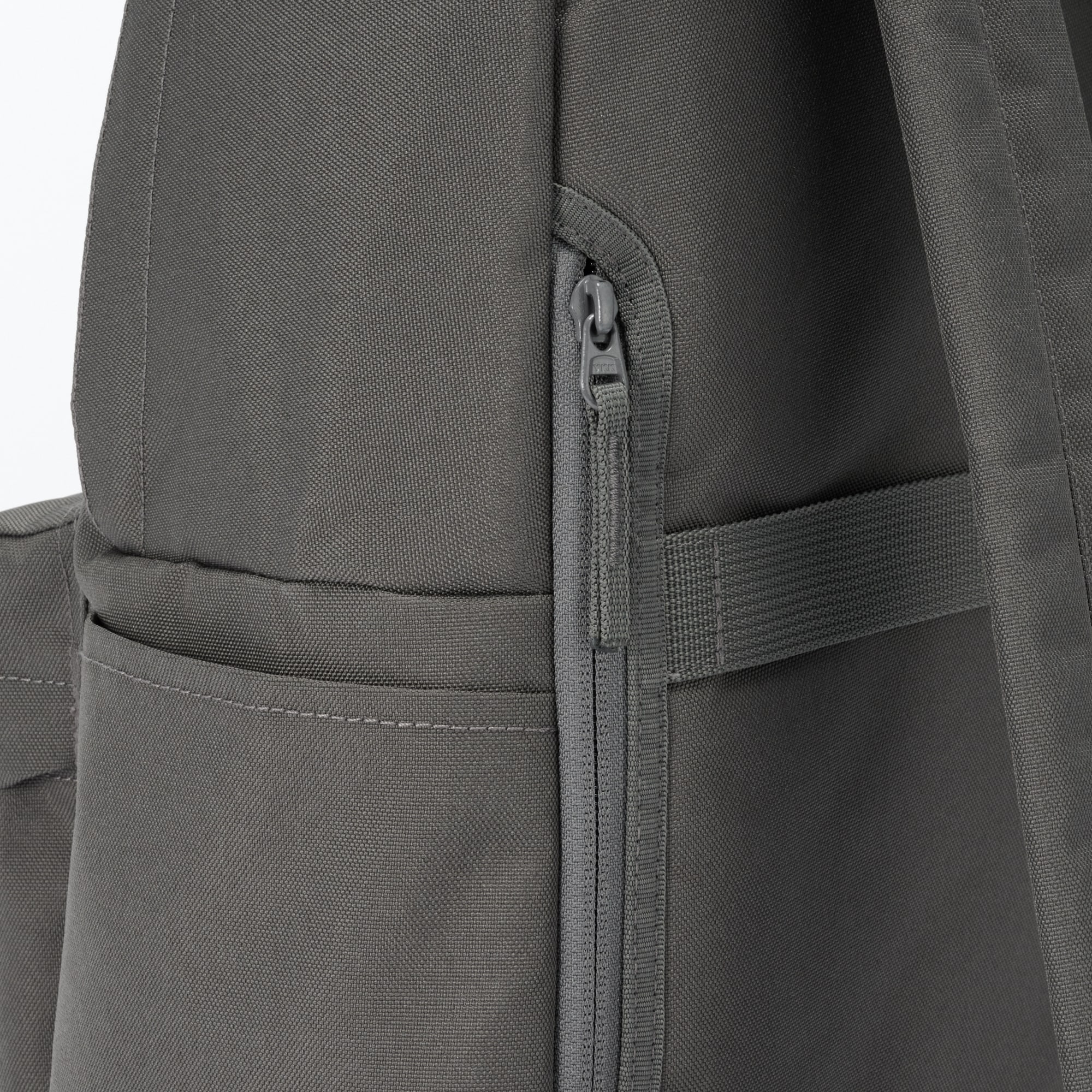 肩の負担を軽くする　撥水リュックサック