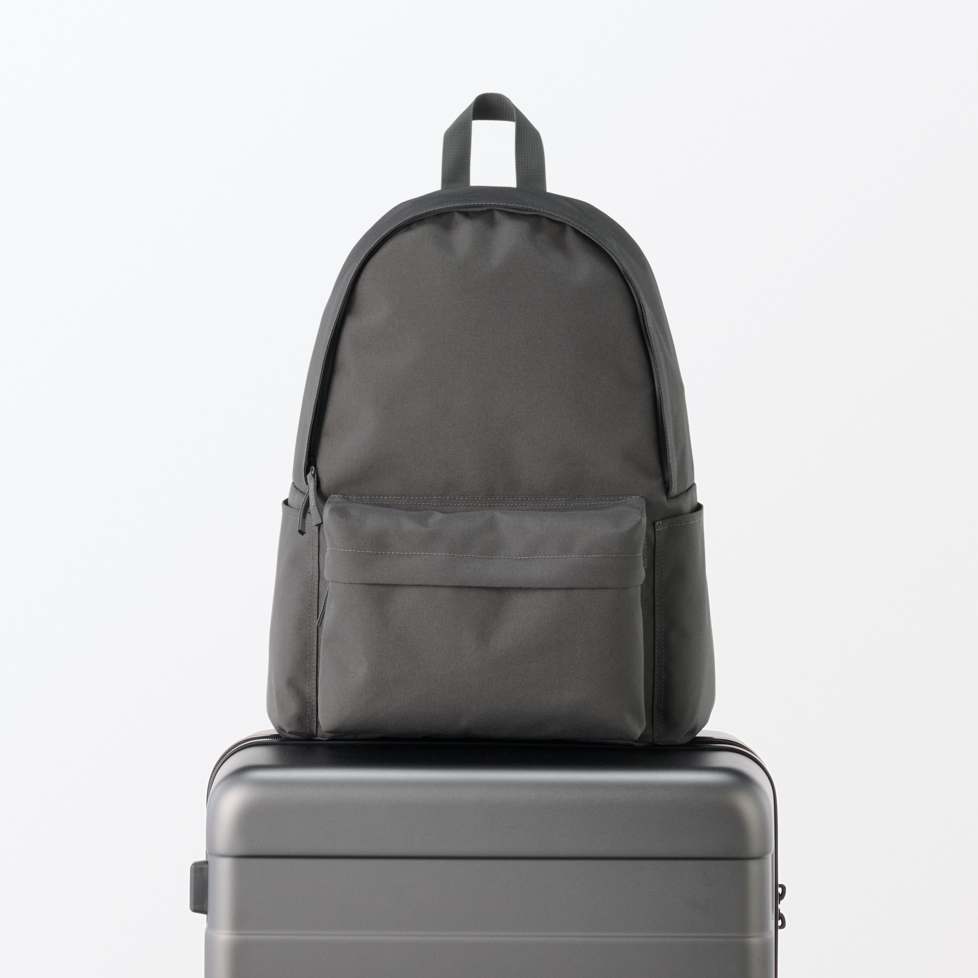 肩の負担を軽くする　撥水リュックサック