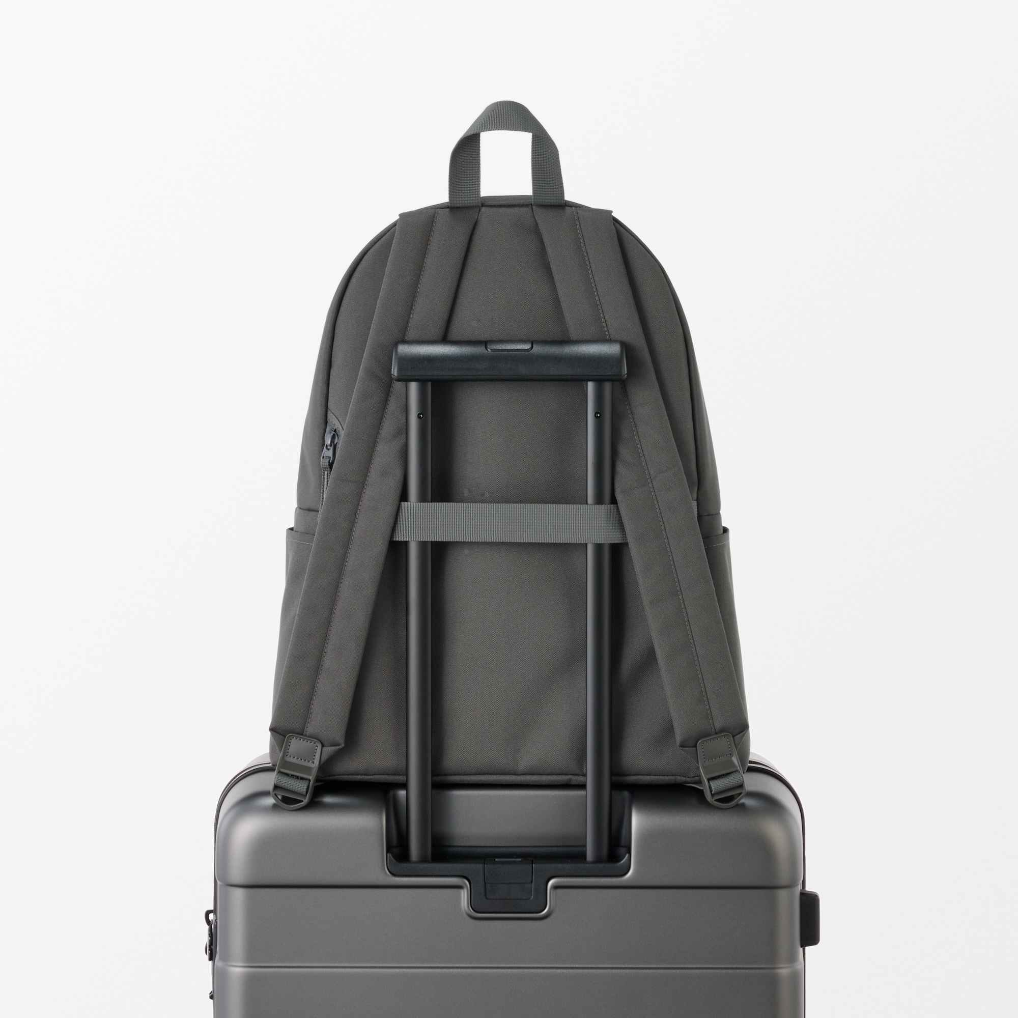 肩の負担を軽くする　撥水リュックサック