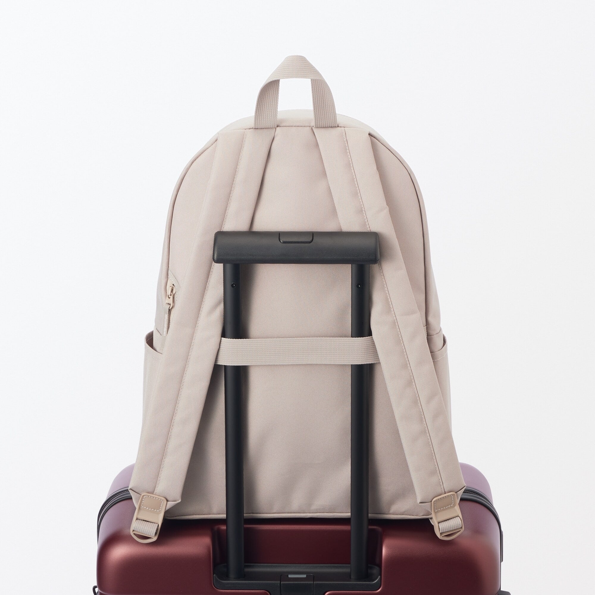 肩の負担を軽くする　撥水リュックサック