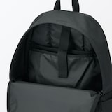 肩の負担を軽くする　撥水リュックサック