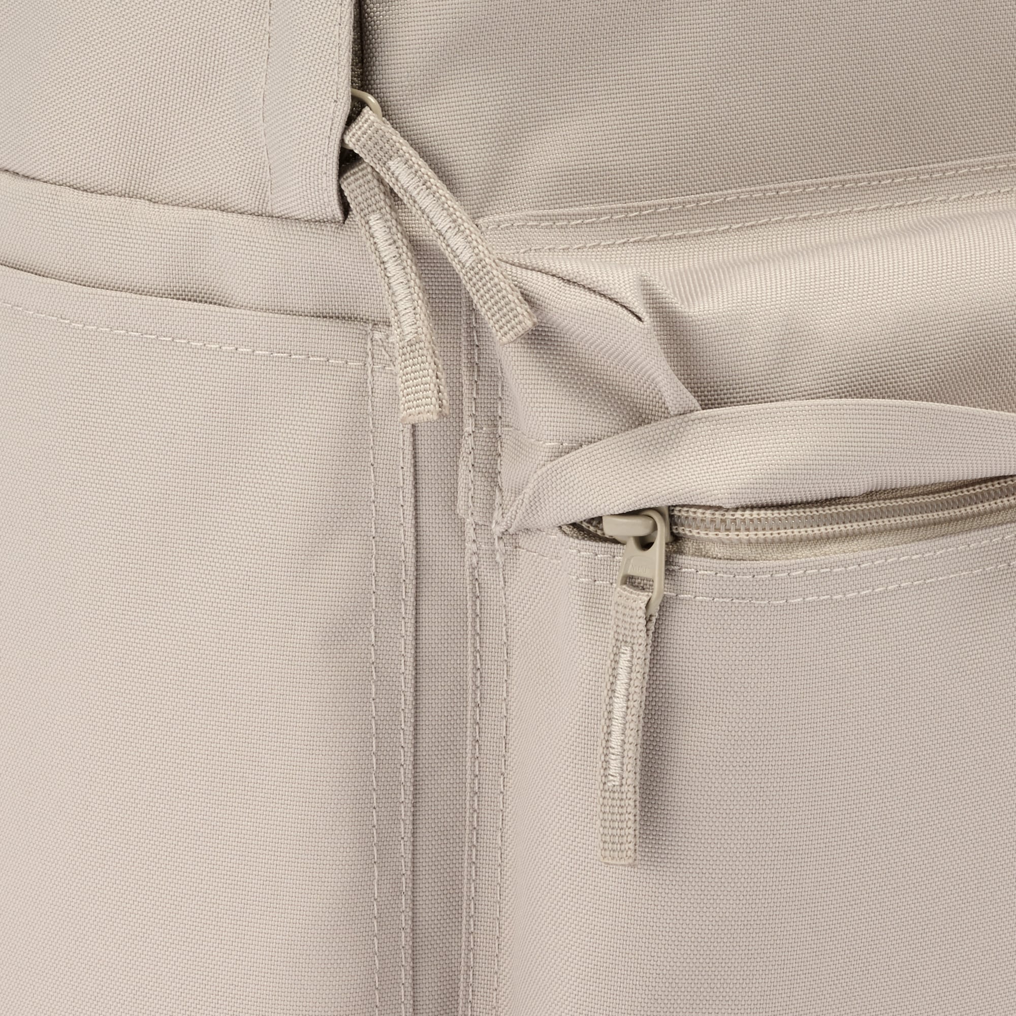 肩の負担を軽くする　撥水リュックサック