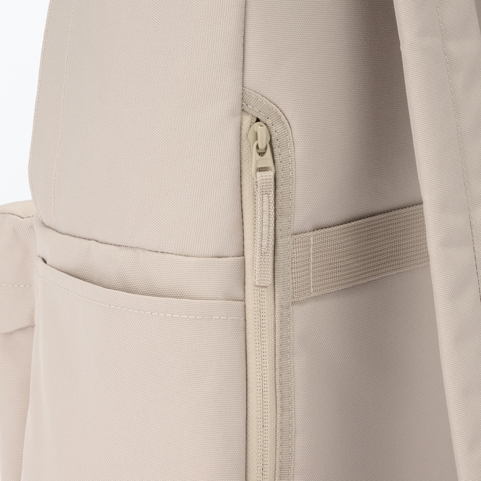 肩の負担を軽くする　撥水リュックサック