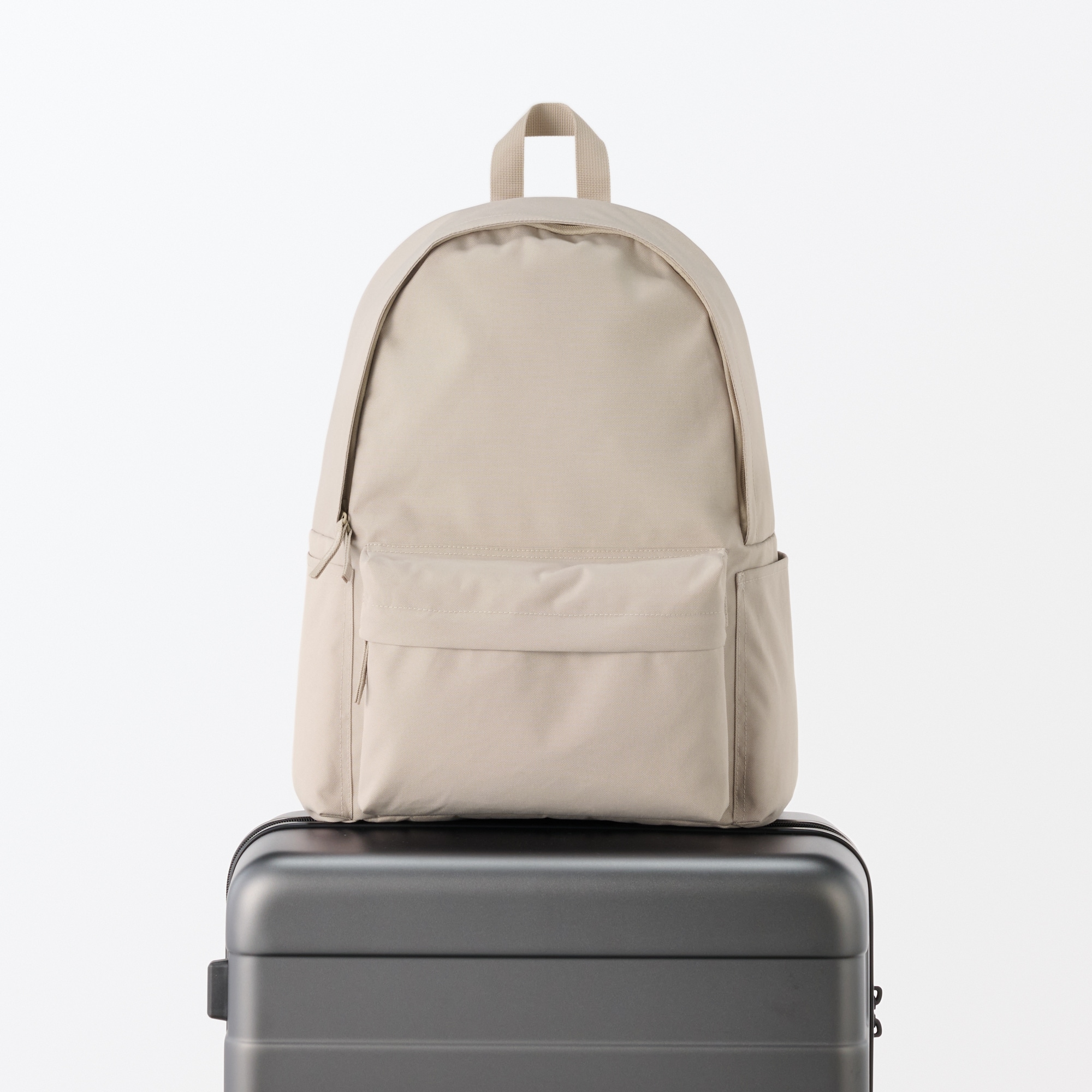 肩の負担を軽くする　撥水リュックサック