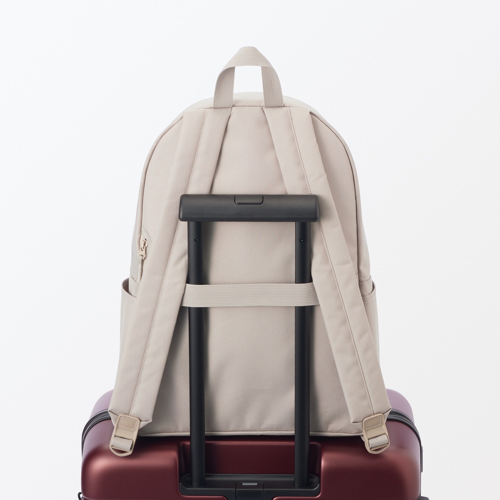 肩の負担を軽くする　撥水リュックサック