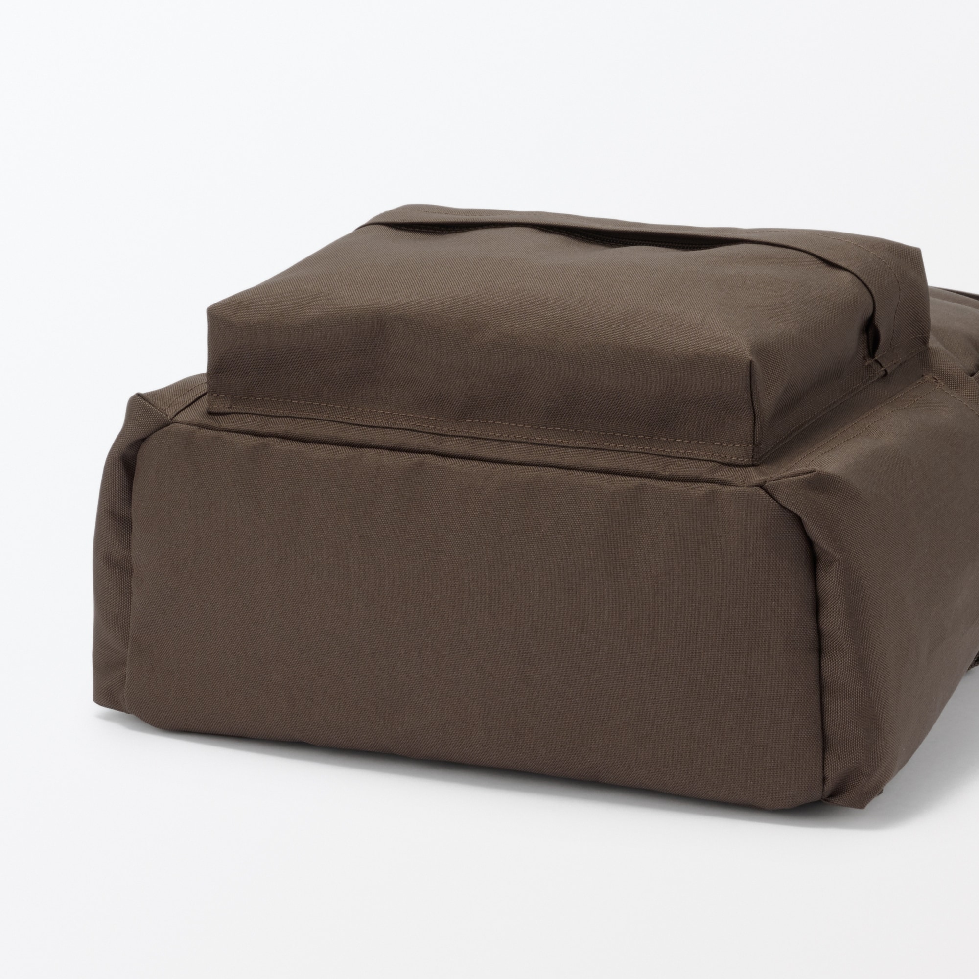 肩の負担を軽くする　撥水リュックサック