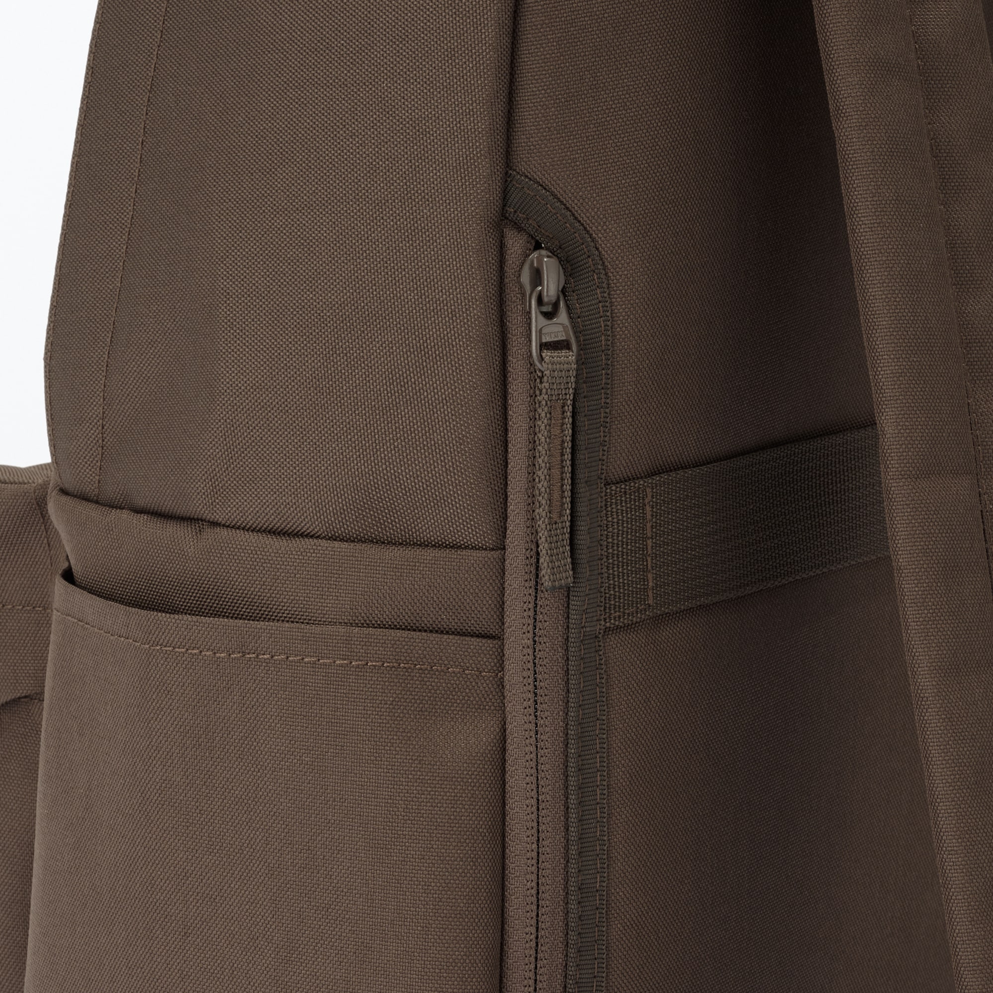 肩の負担を軽くする　撥水リュックサック