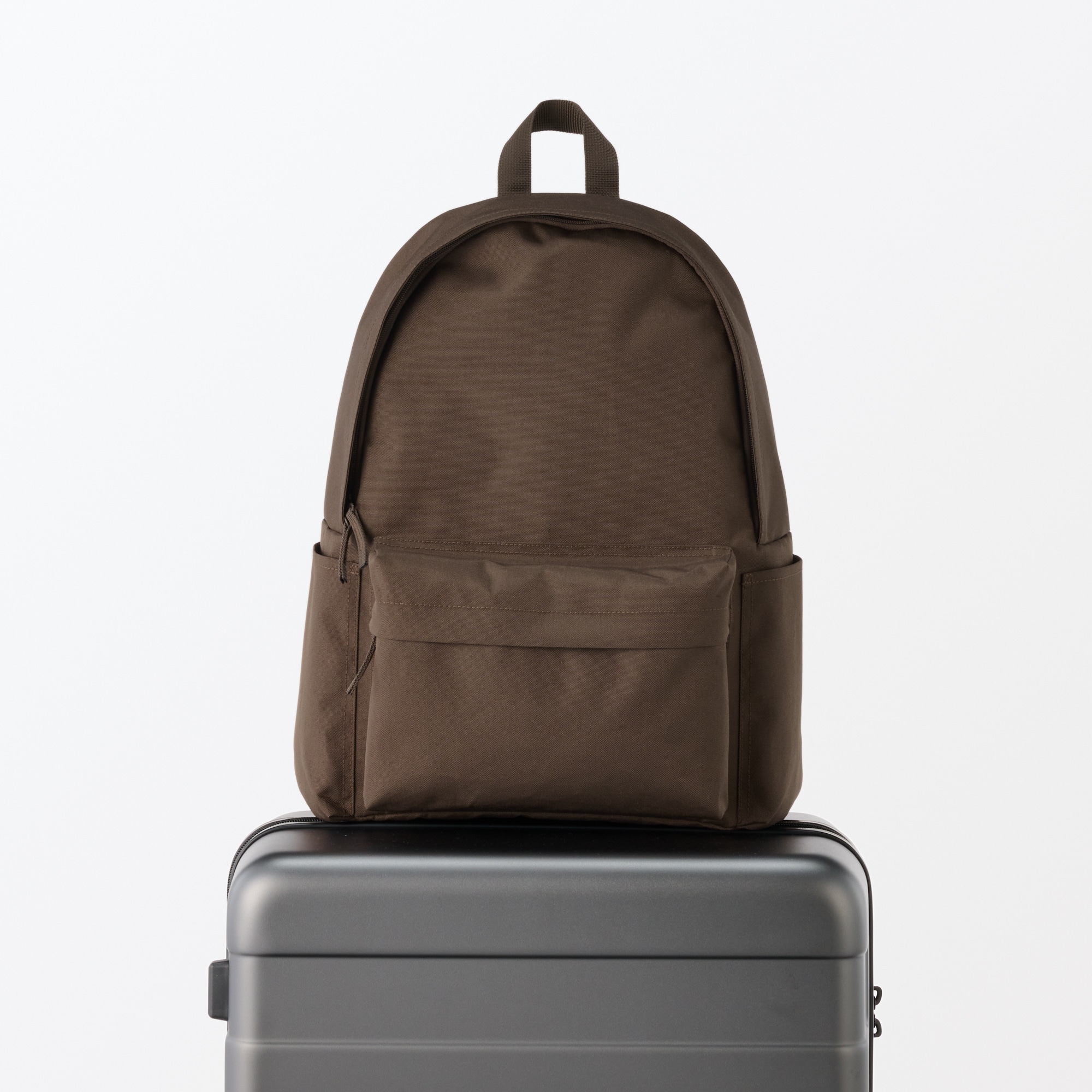 肩の負担を軽くする　撥水リュックサック