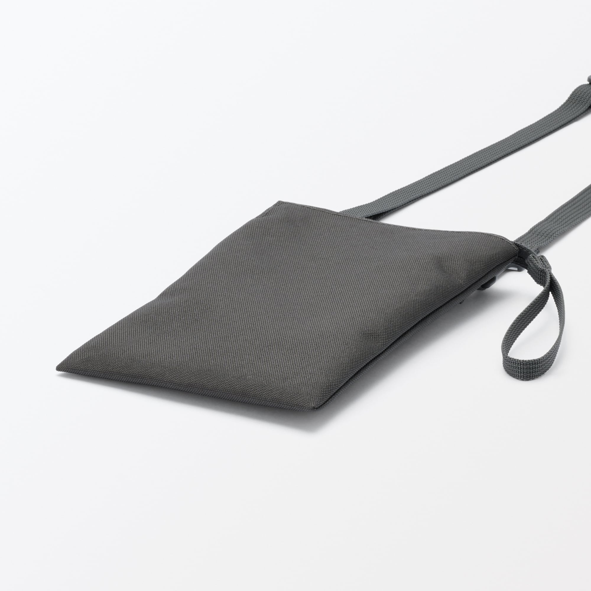 ポーチとしても使える　撥水ミニサコッシュ