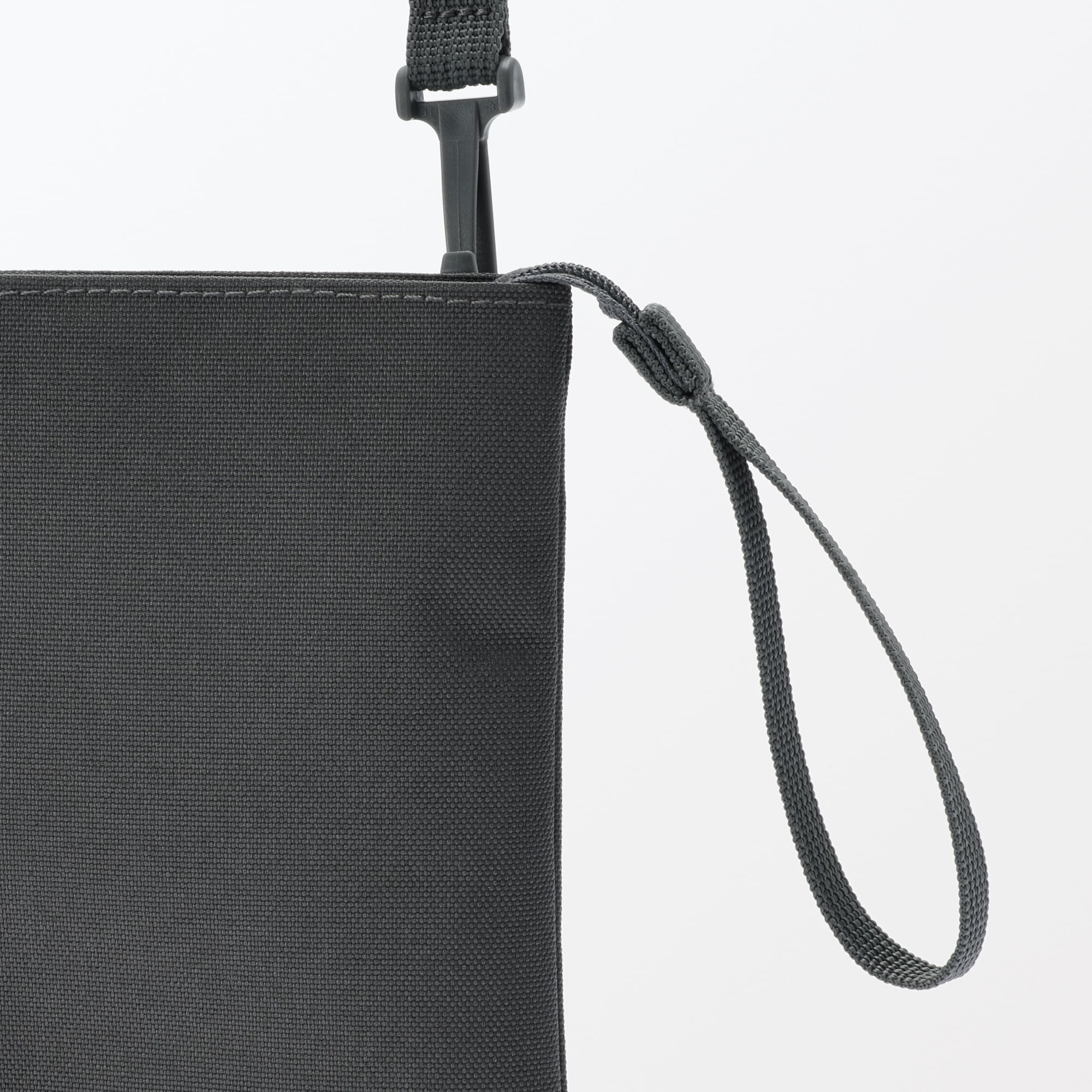 ポーチとしても使える　撥水ミニサコッシュ