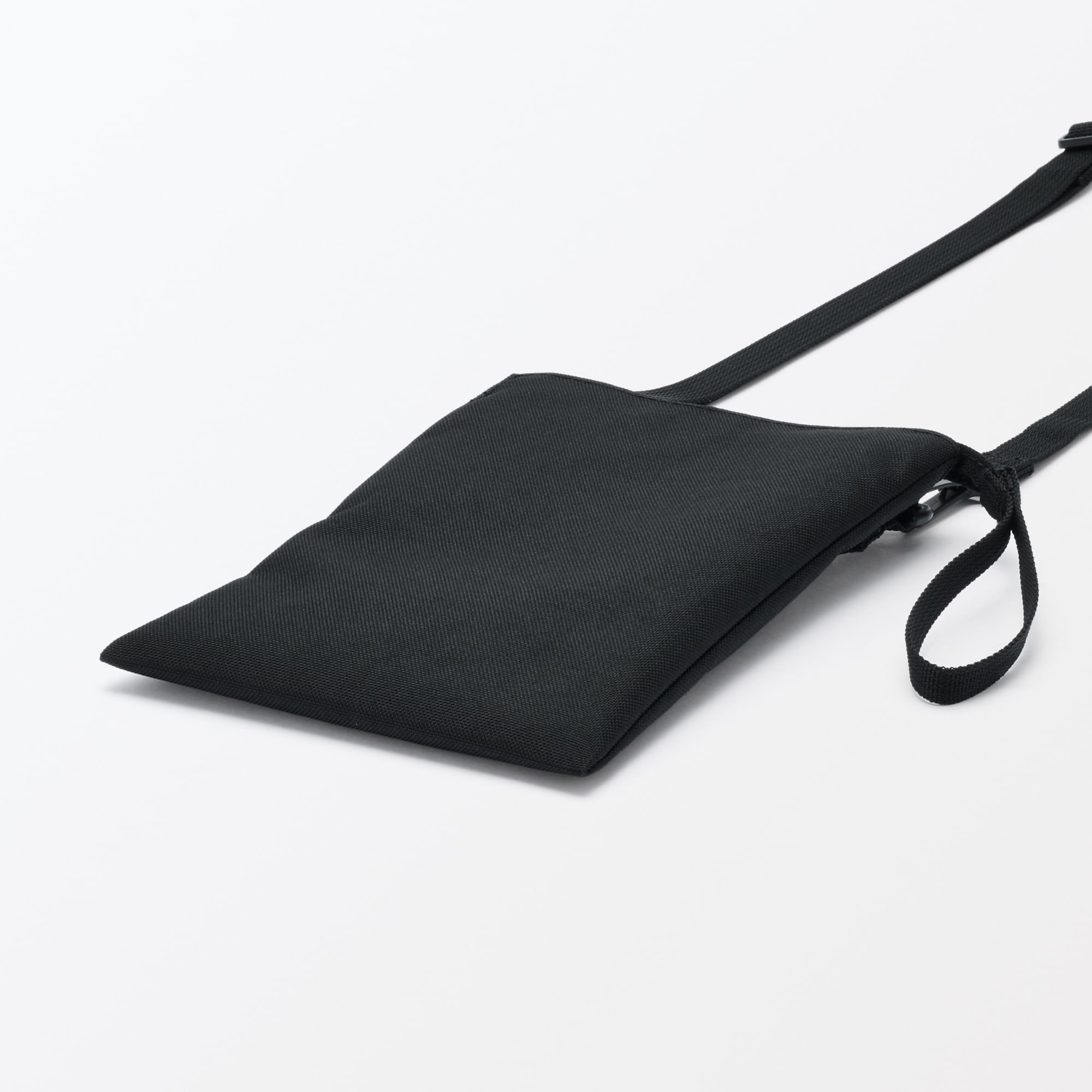 ポーチとしても使える　撥水ミニサコッシュ