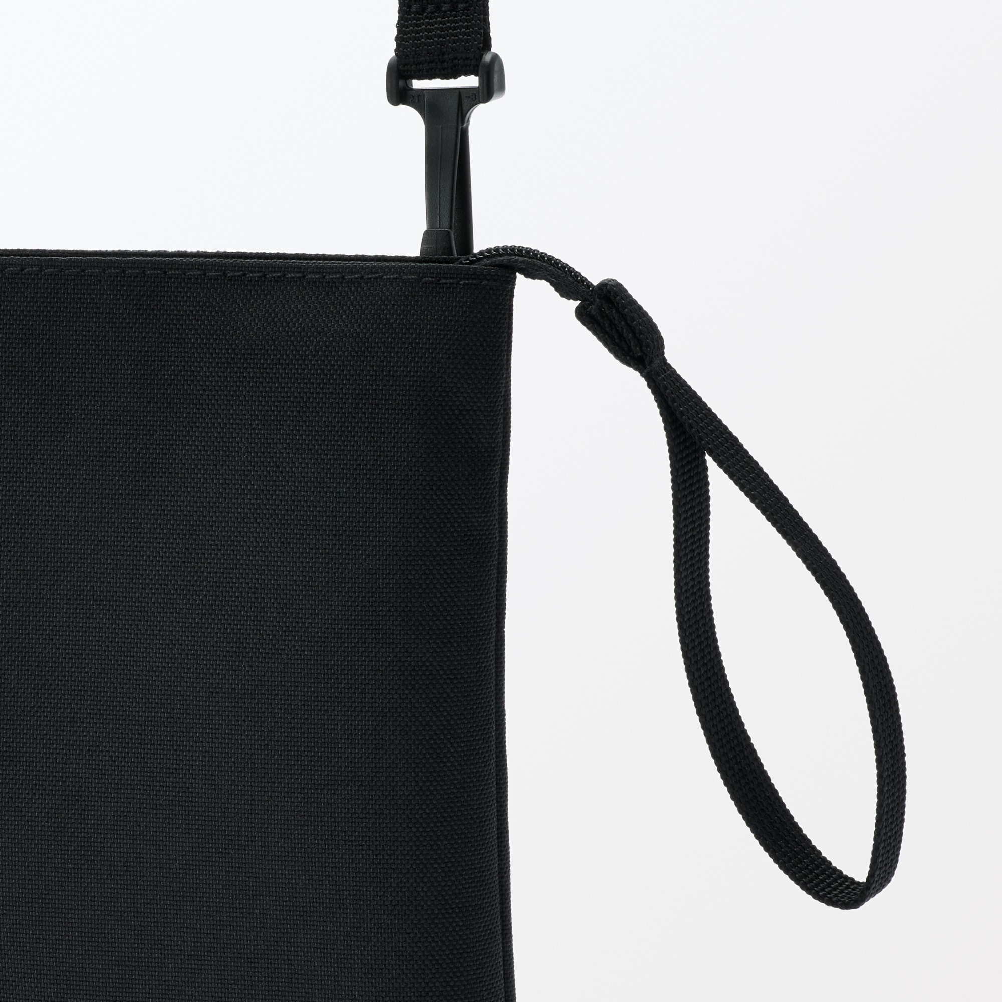 ポーチとしても使える　撥水ミニサコッシュ