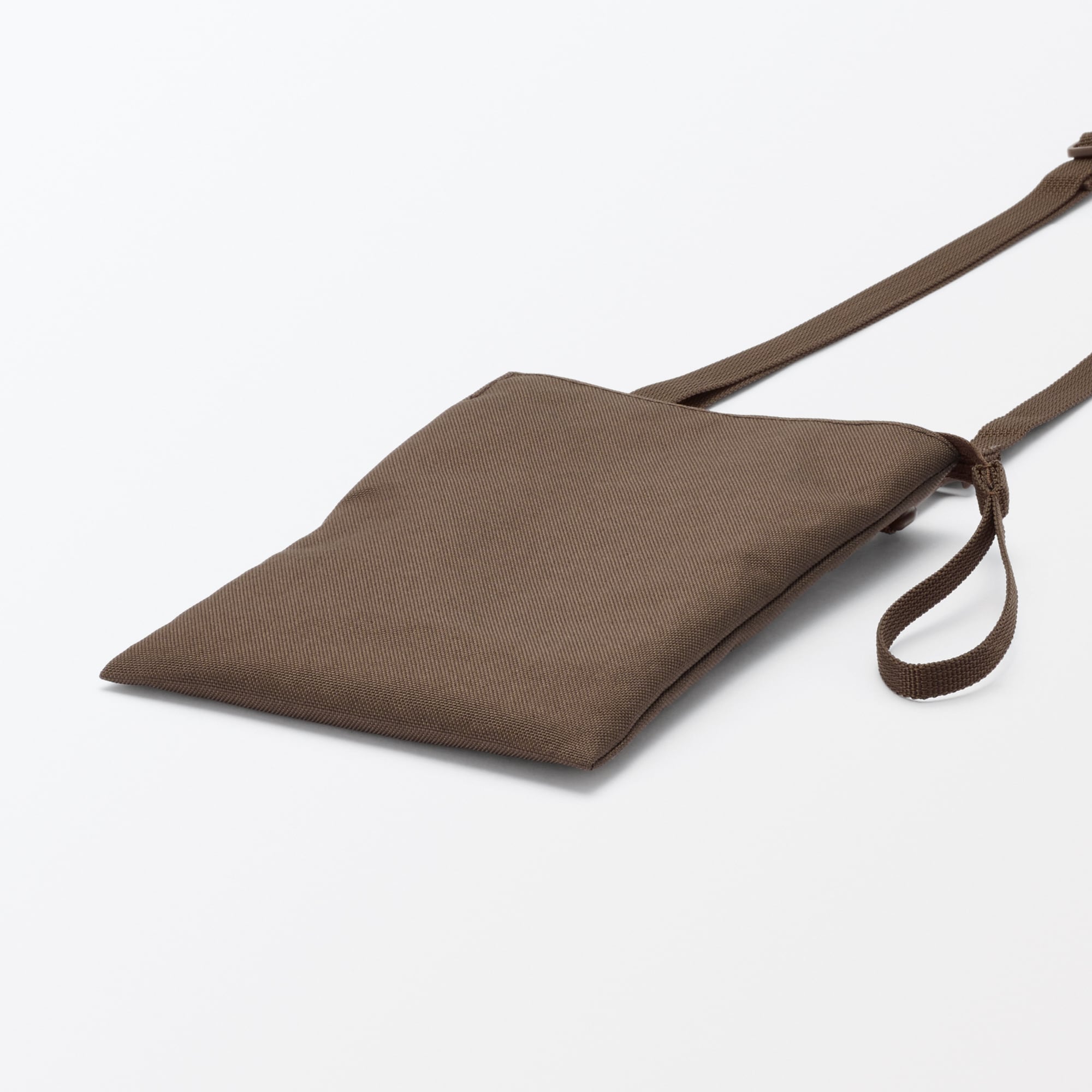 ポーチとしても使える　撥水ミニサコッシュ