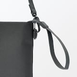 ポーチとしても使える　撥水サコッシュ